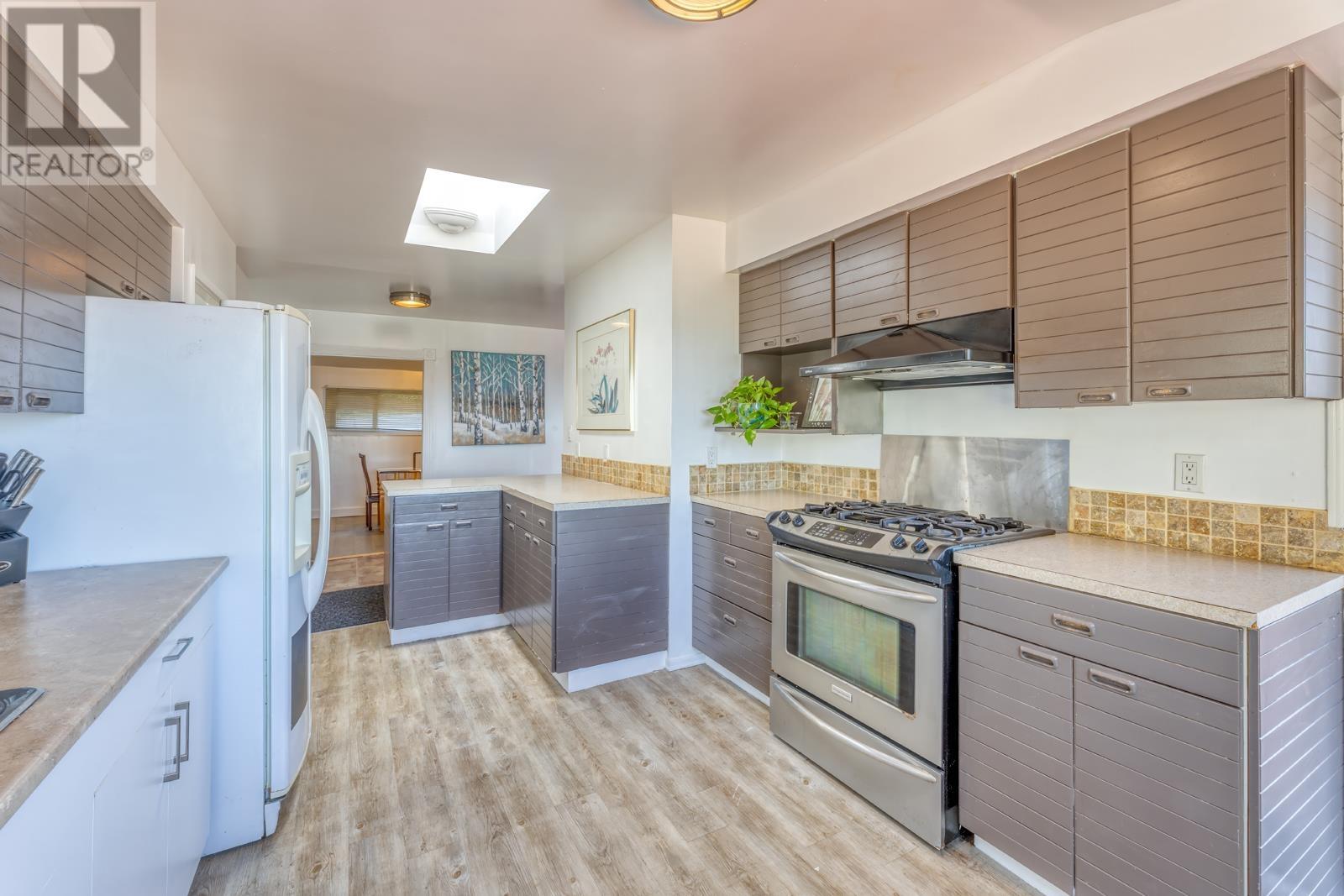 718 TSAWWASSEN BEACH Road, Delta