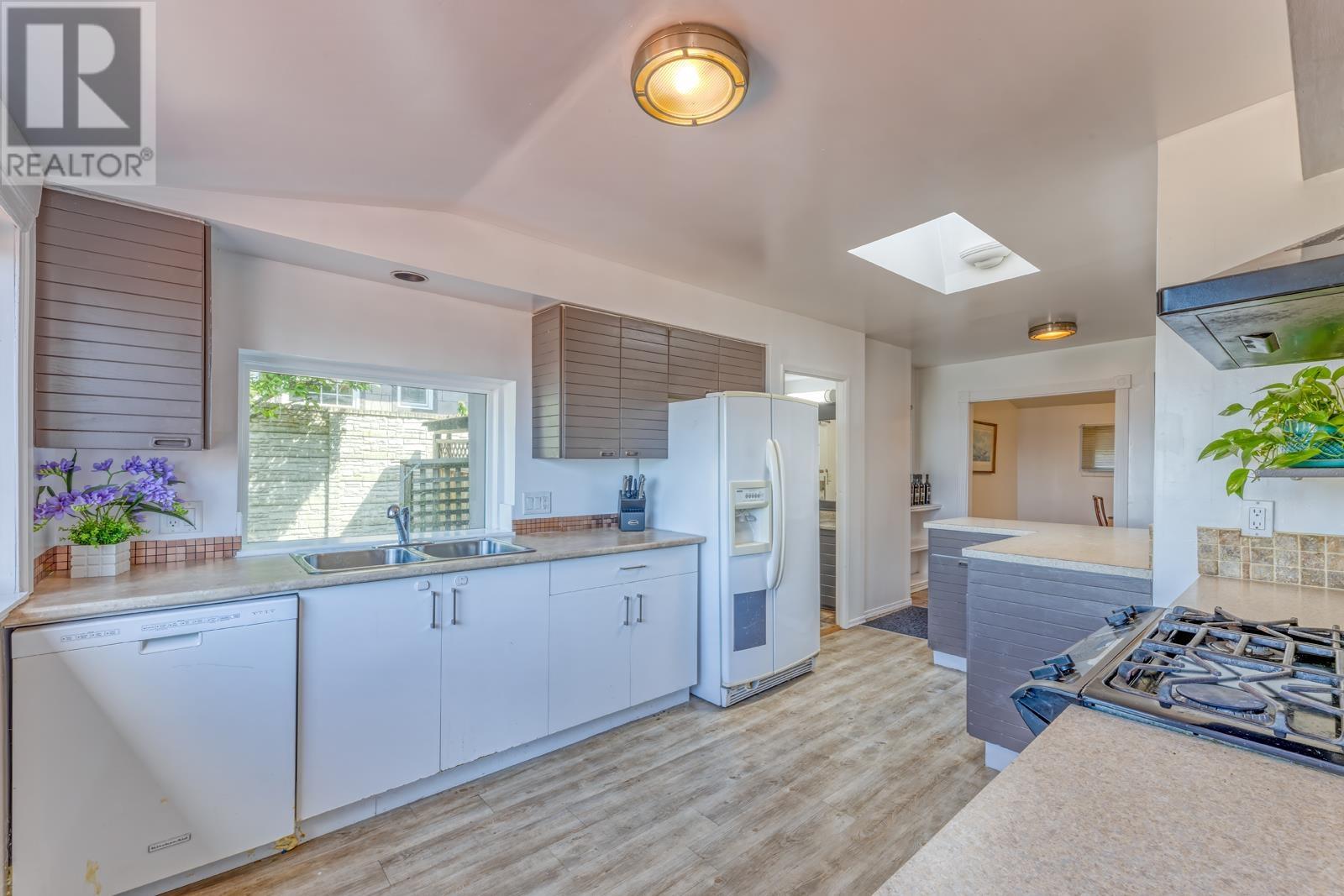 718 TSAWWASSEN BEACH Road, Delta