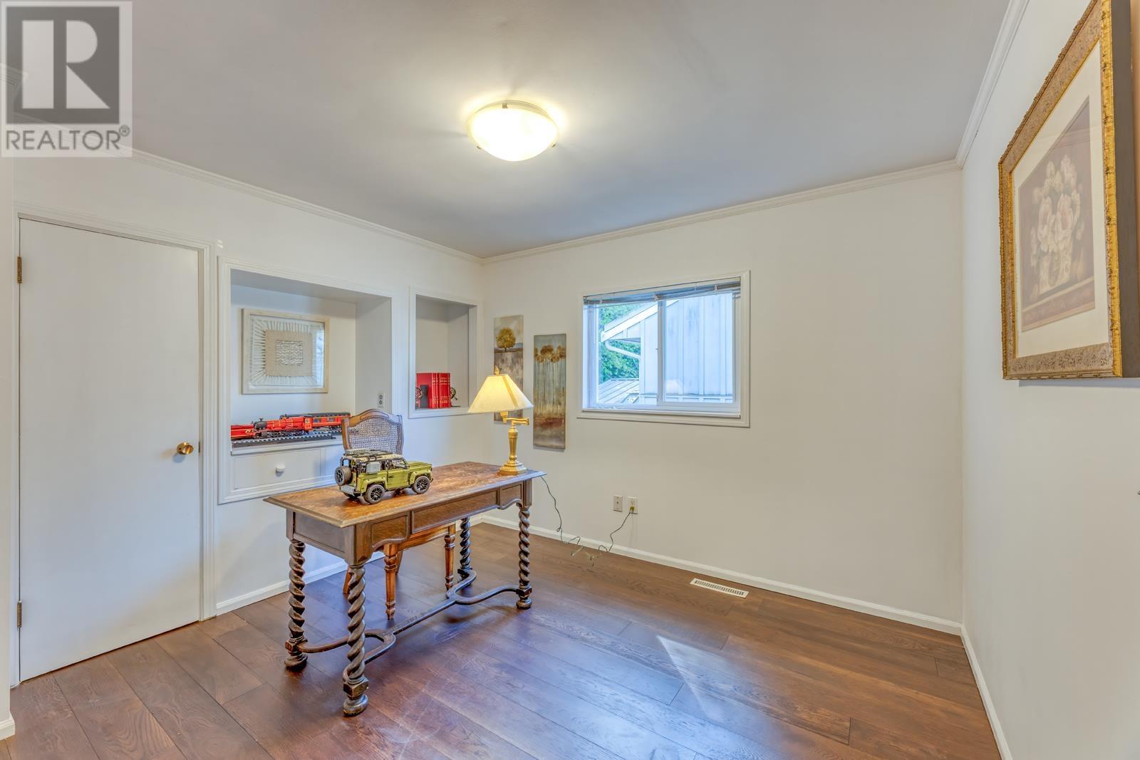 718 TSAWWASSEN BEACH Road, Delta