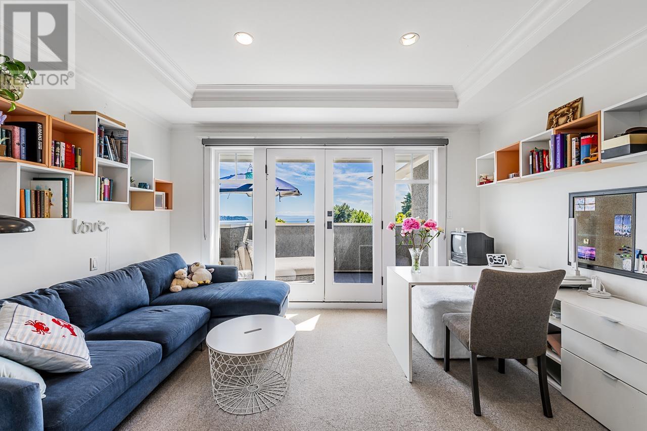 4270 ROCKRIDGE PLACE, West Vancouver