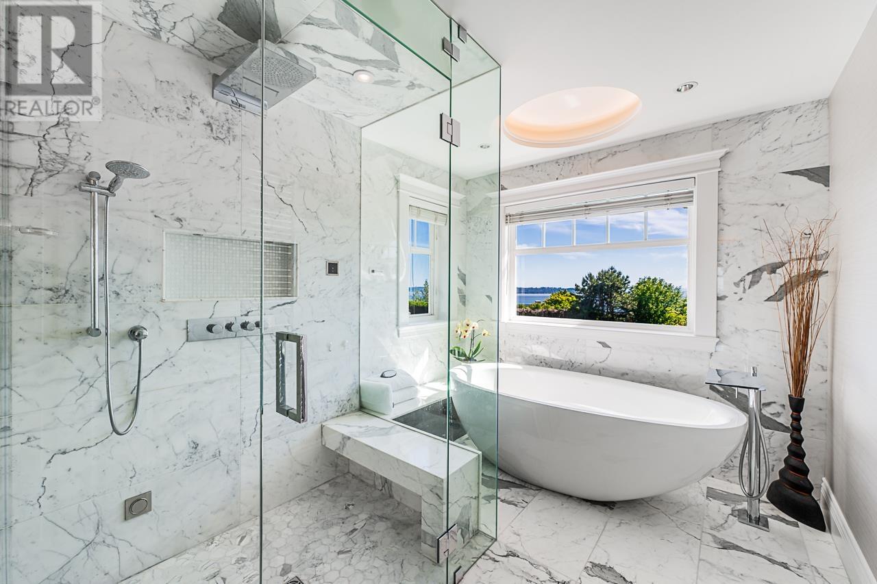 4270 ROCKRIDGE PLACE, West Vancouver