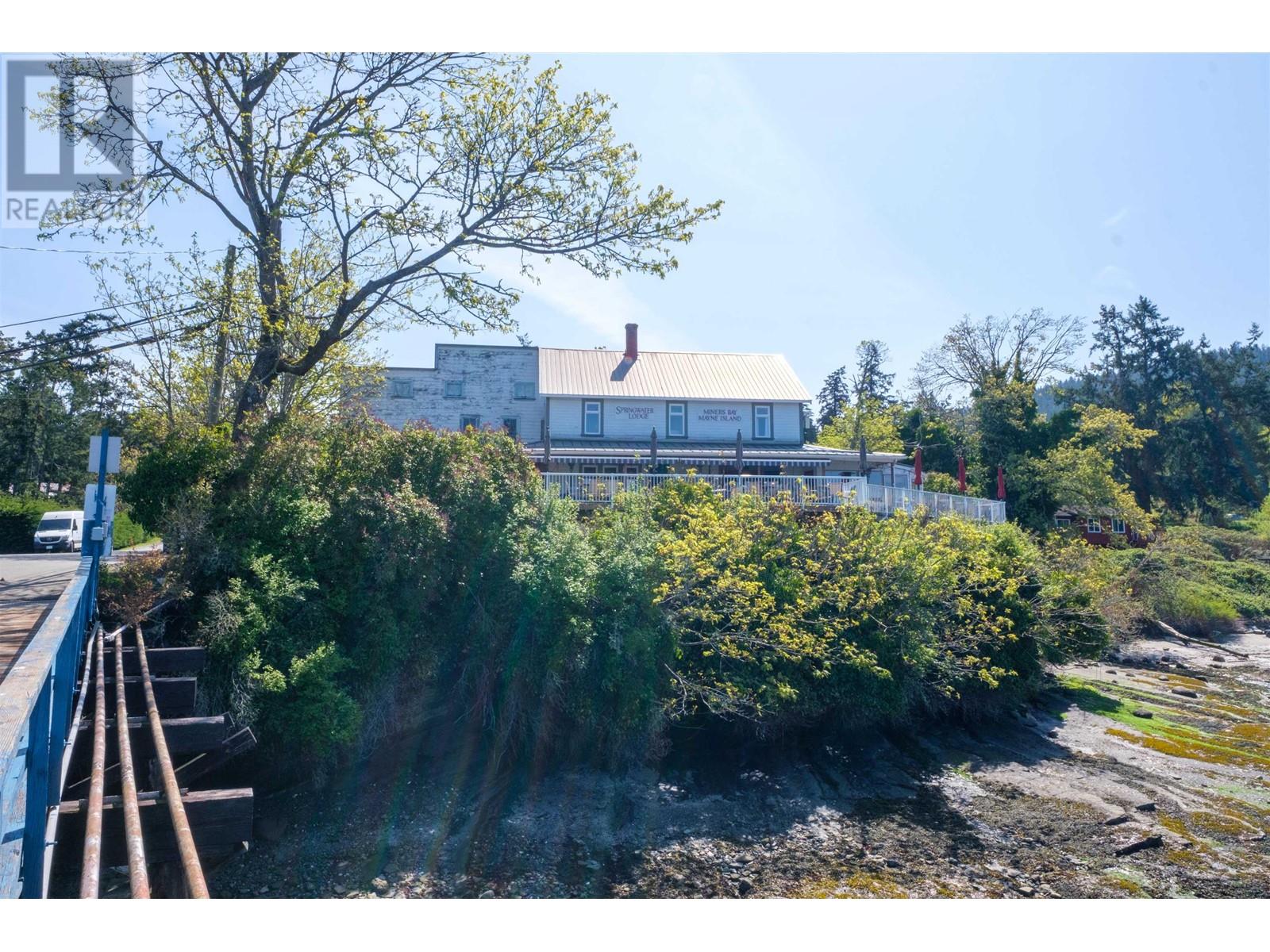 400 FERNHILL ROAD, Mayne Island