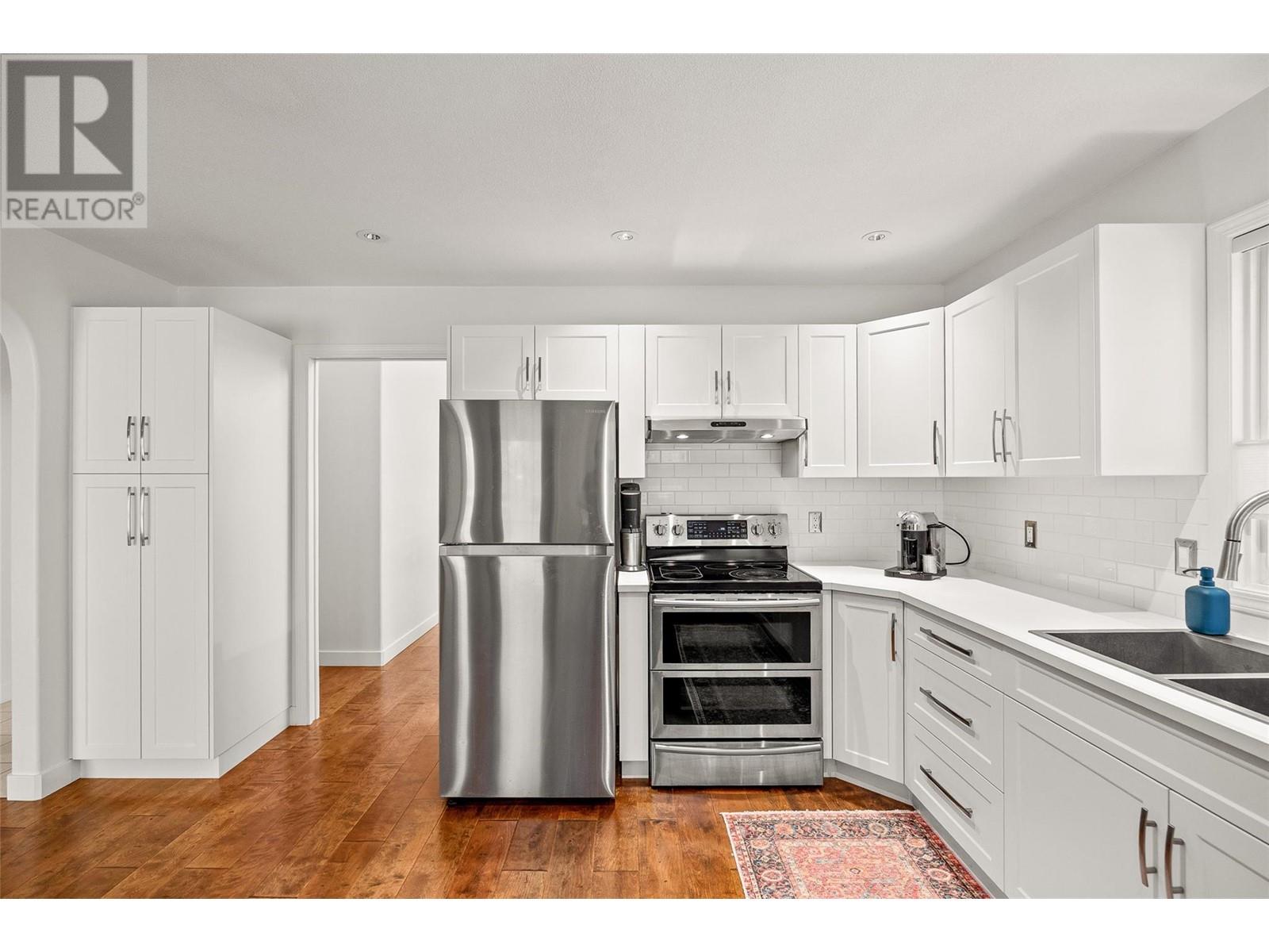 304 650 Lexington Drive, Kelowna