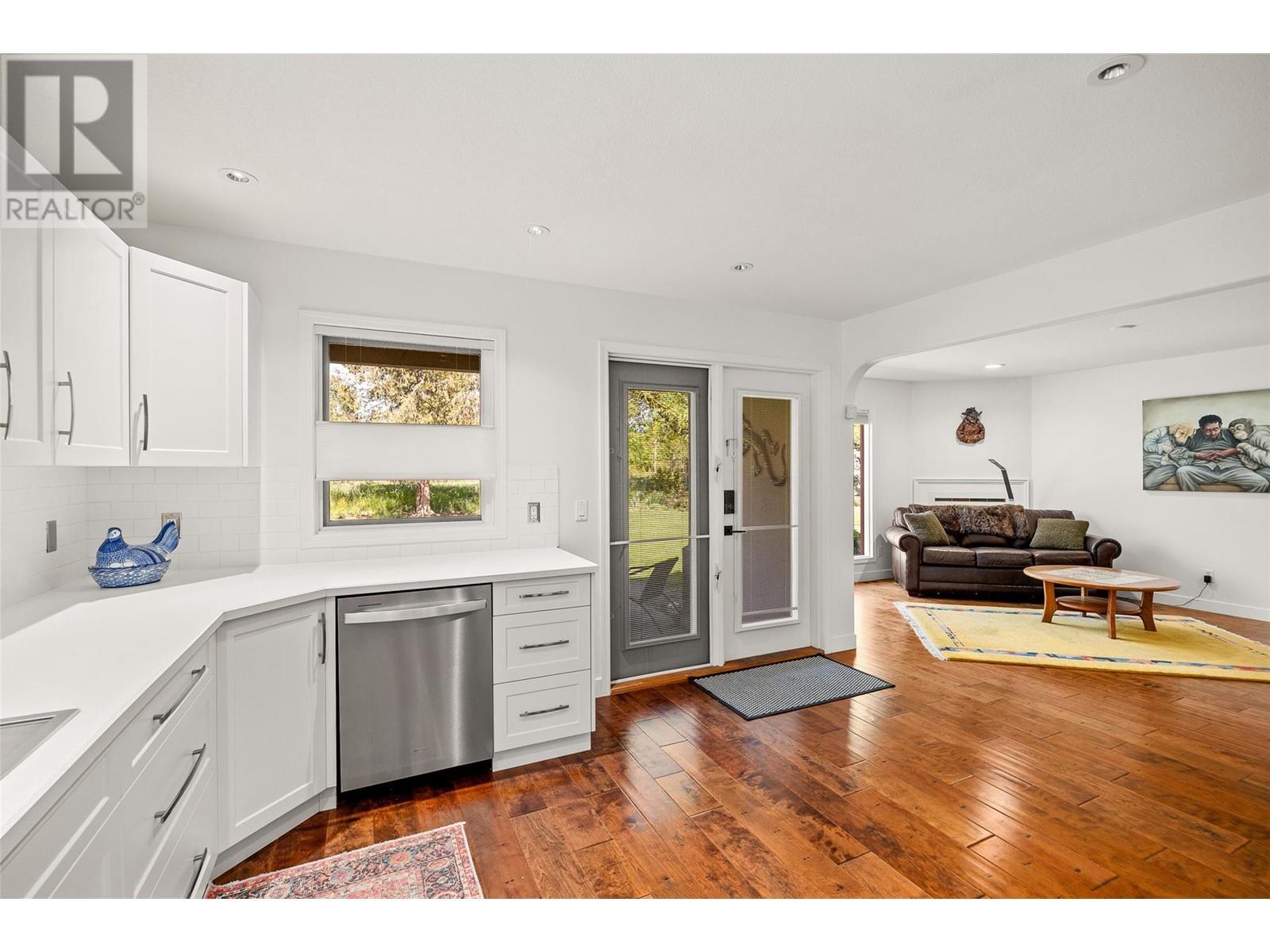 304 650 Lexington Drive, Kelowna