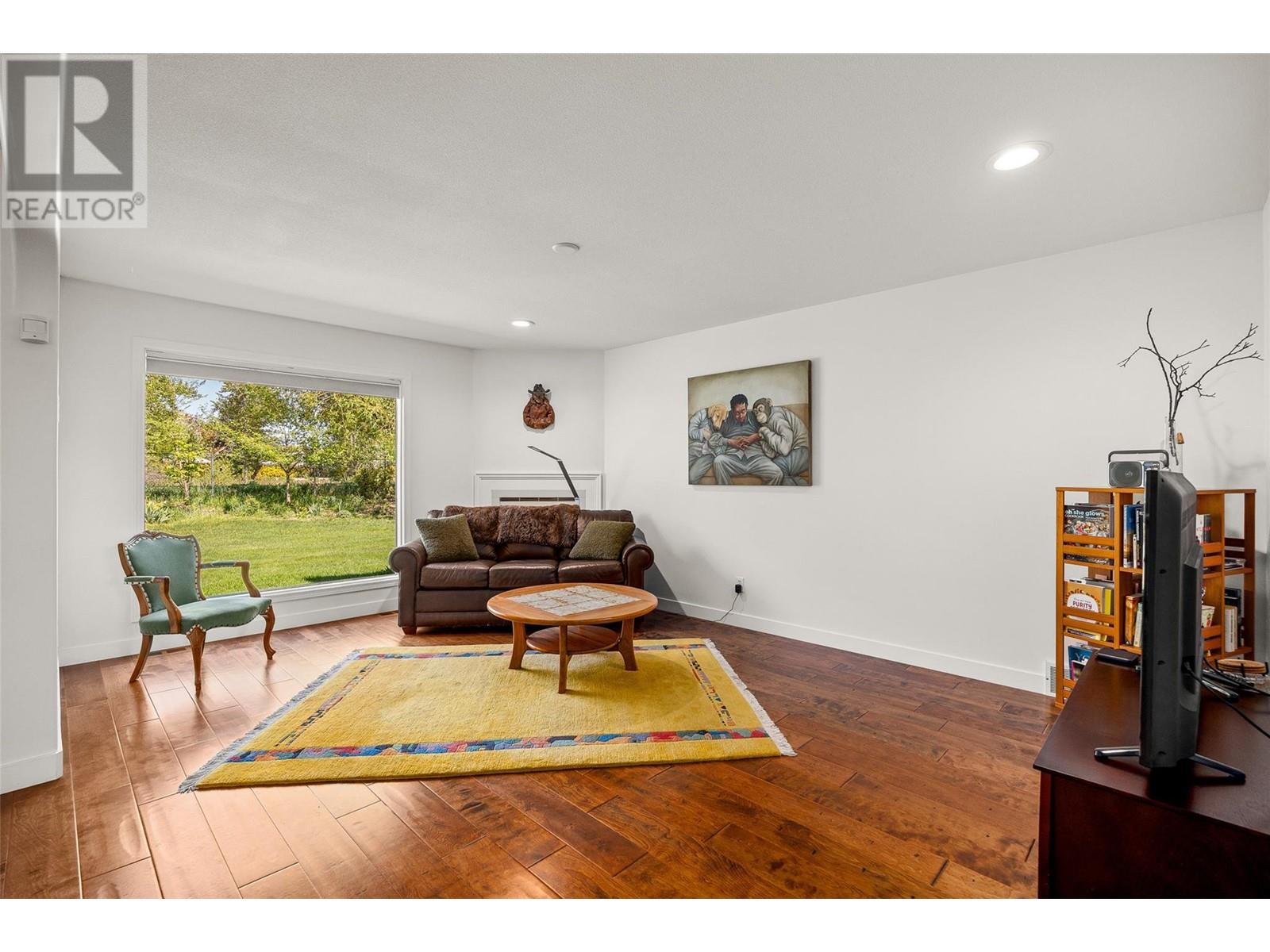 304 650 Lexington Drive, Kelowna