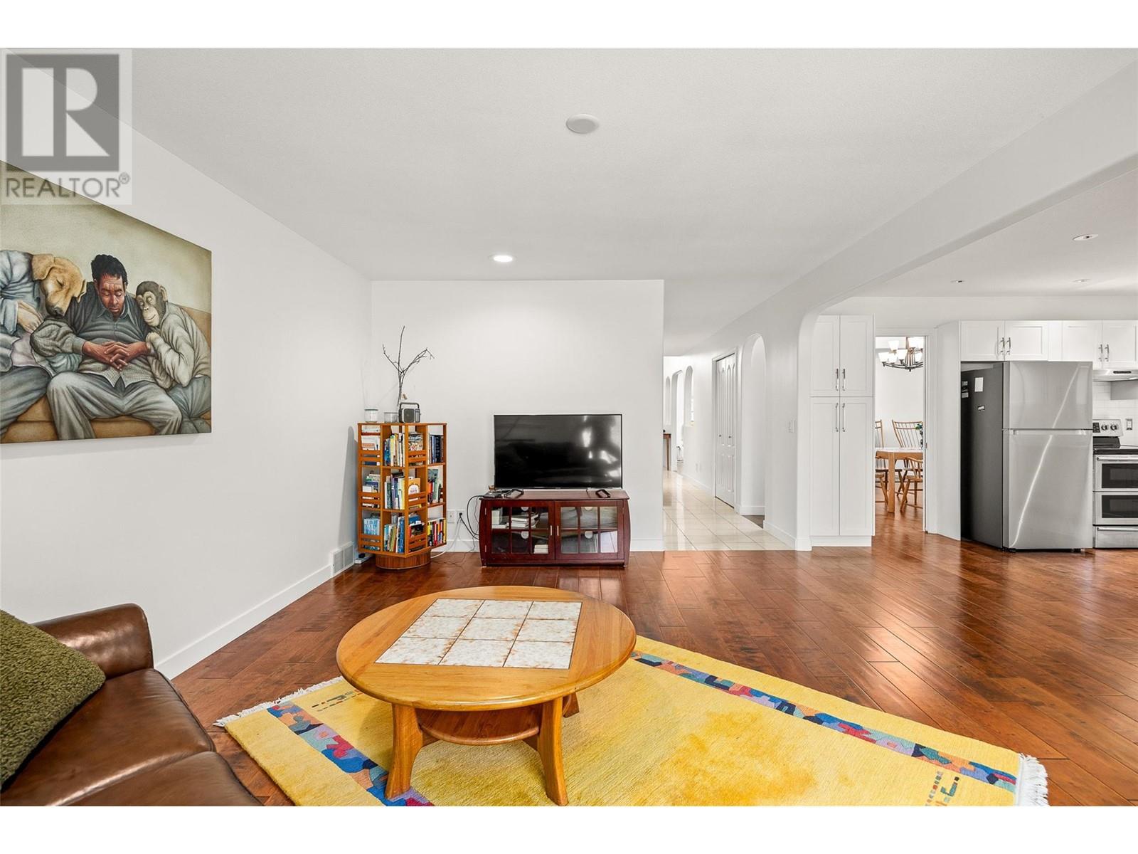 304 650 Lexington Drive, Kelowna
