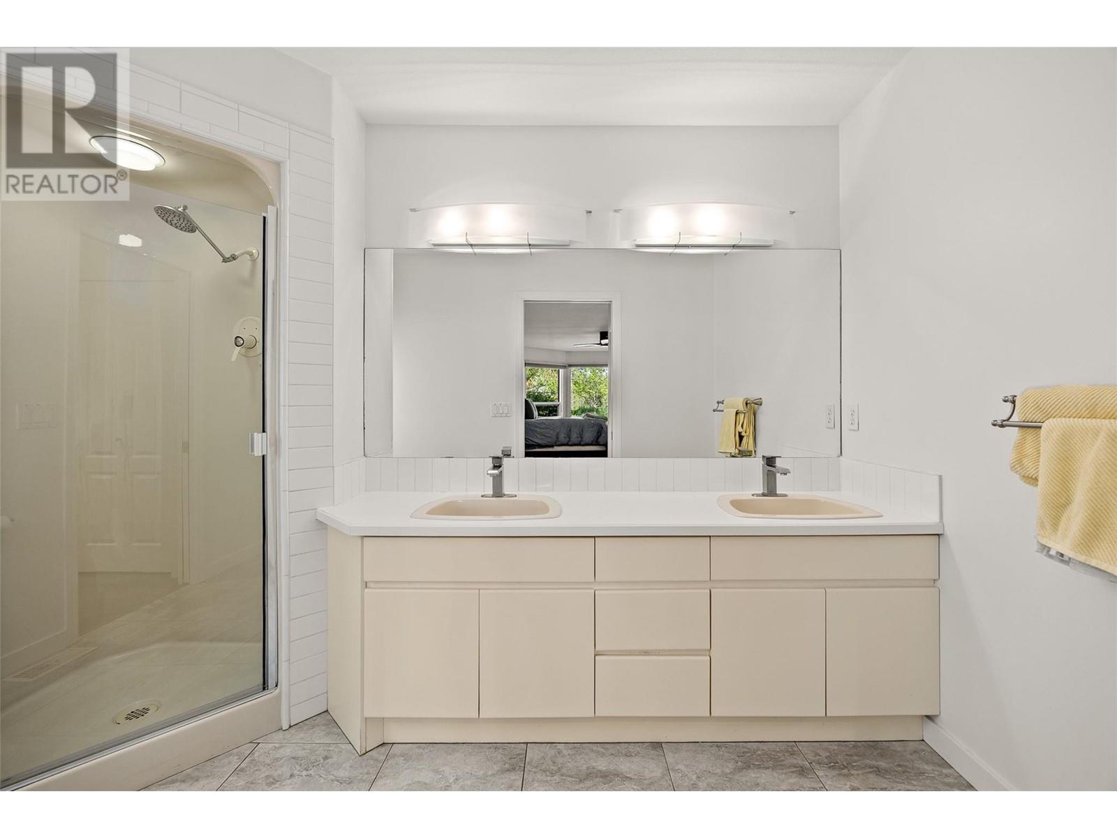 304 650 Lexington Drive, Kelowna
