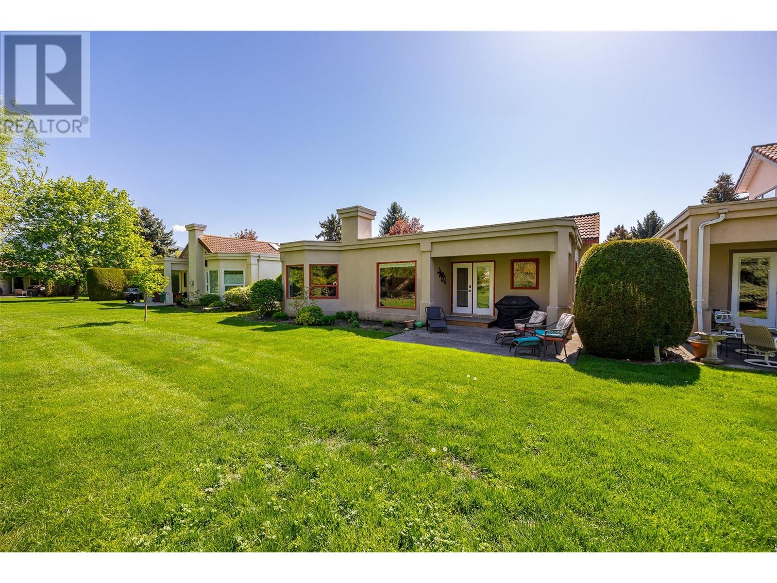 304 650 Lexington Drive, Kelowna