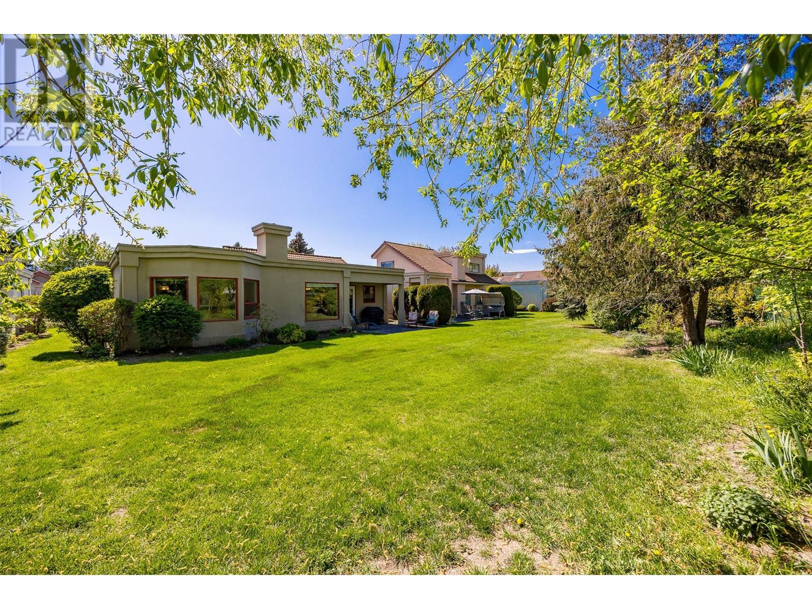 304 650 Lexington Drive, Kelowna