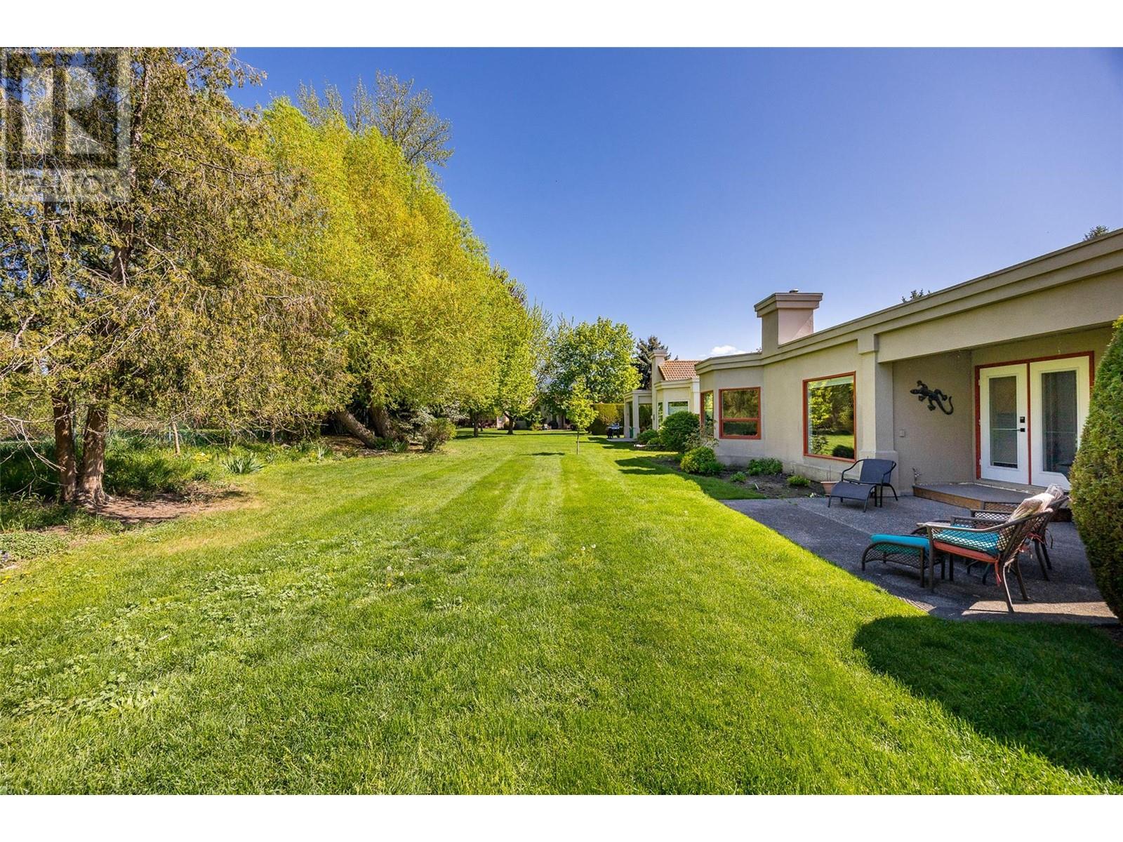 304 650 Lexington Drive, Kelowna