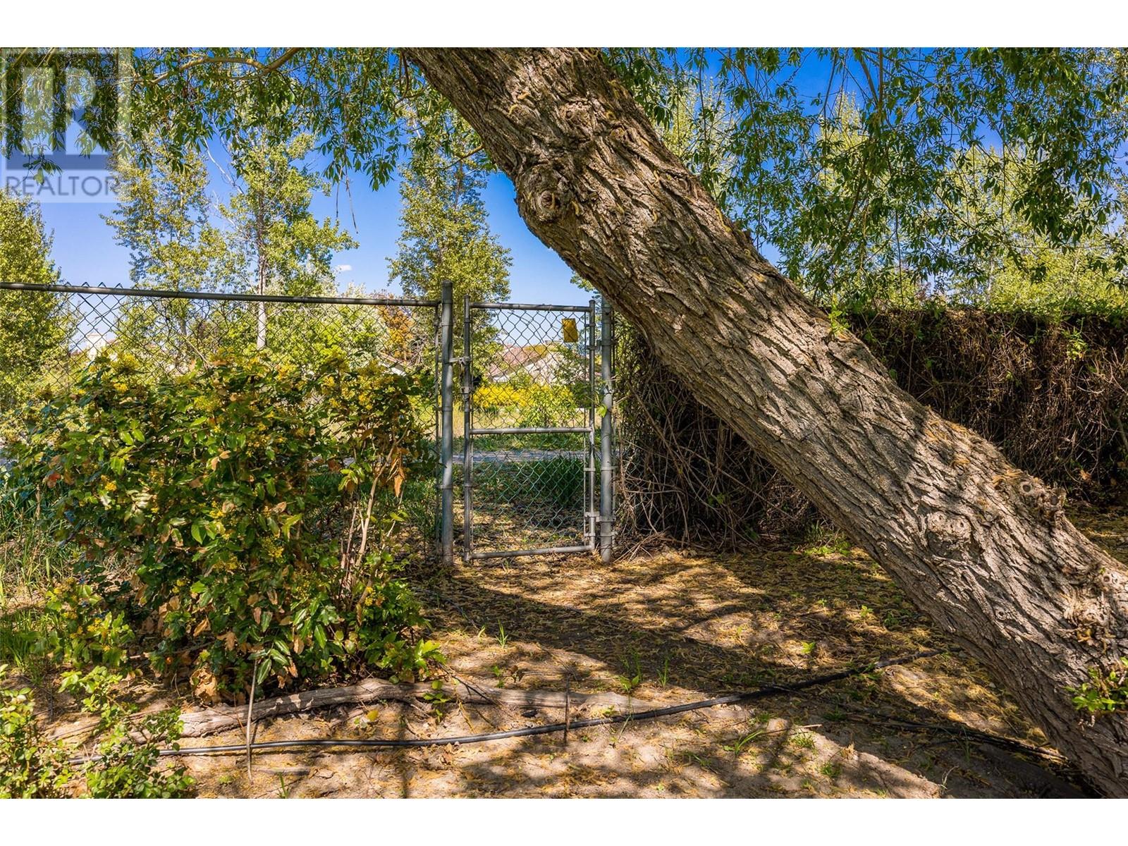 304 650 Lexington Drive, Kelowna