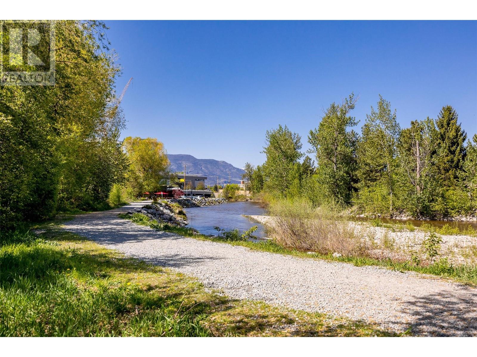 304 650 Lexington Drive, Kelowna