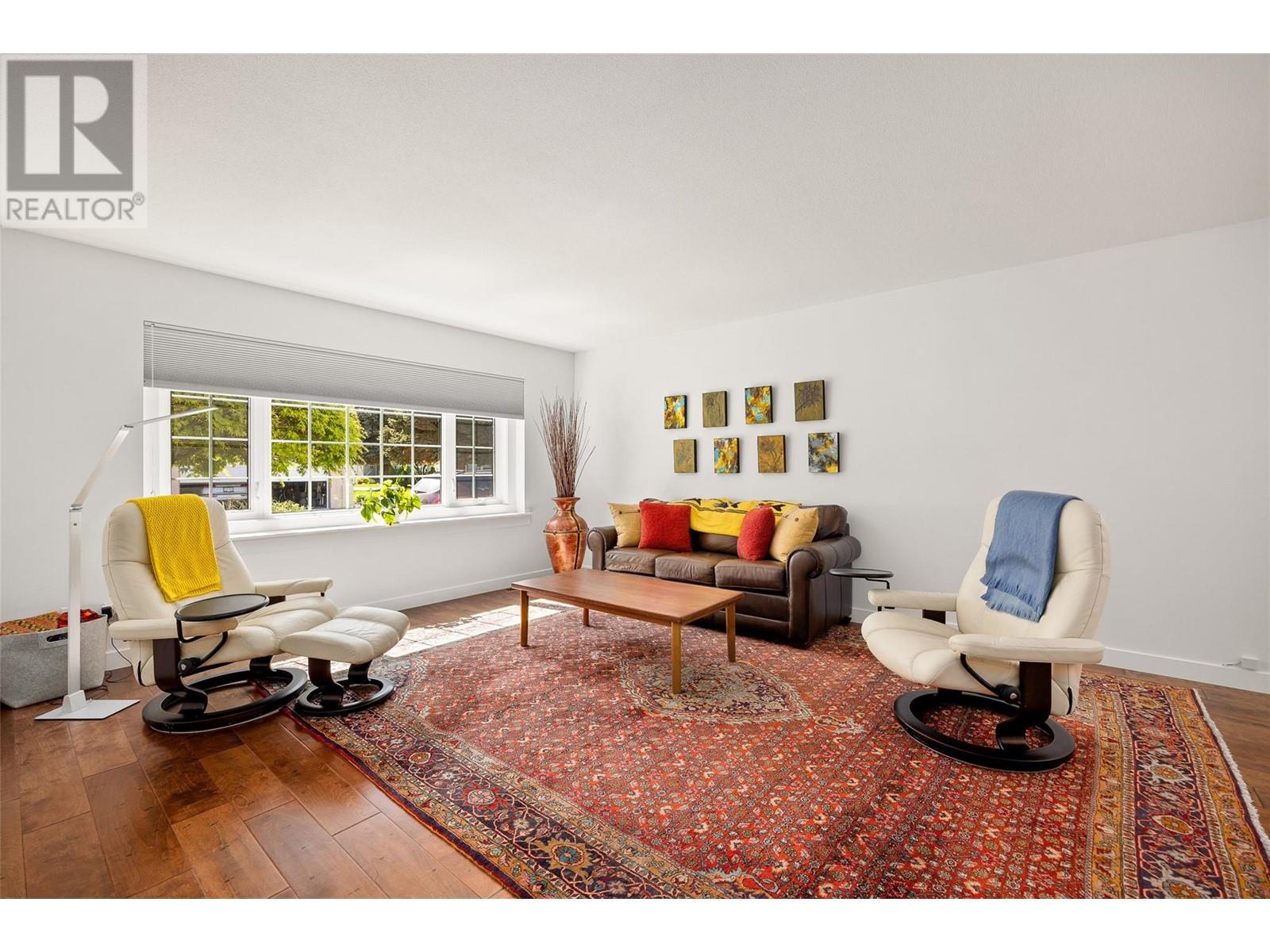 304 650 Lexington Drive, Kelowna