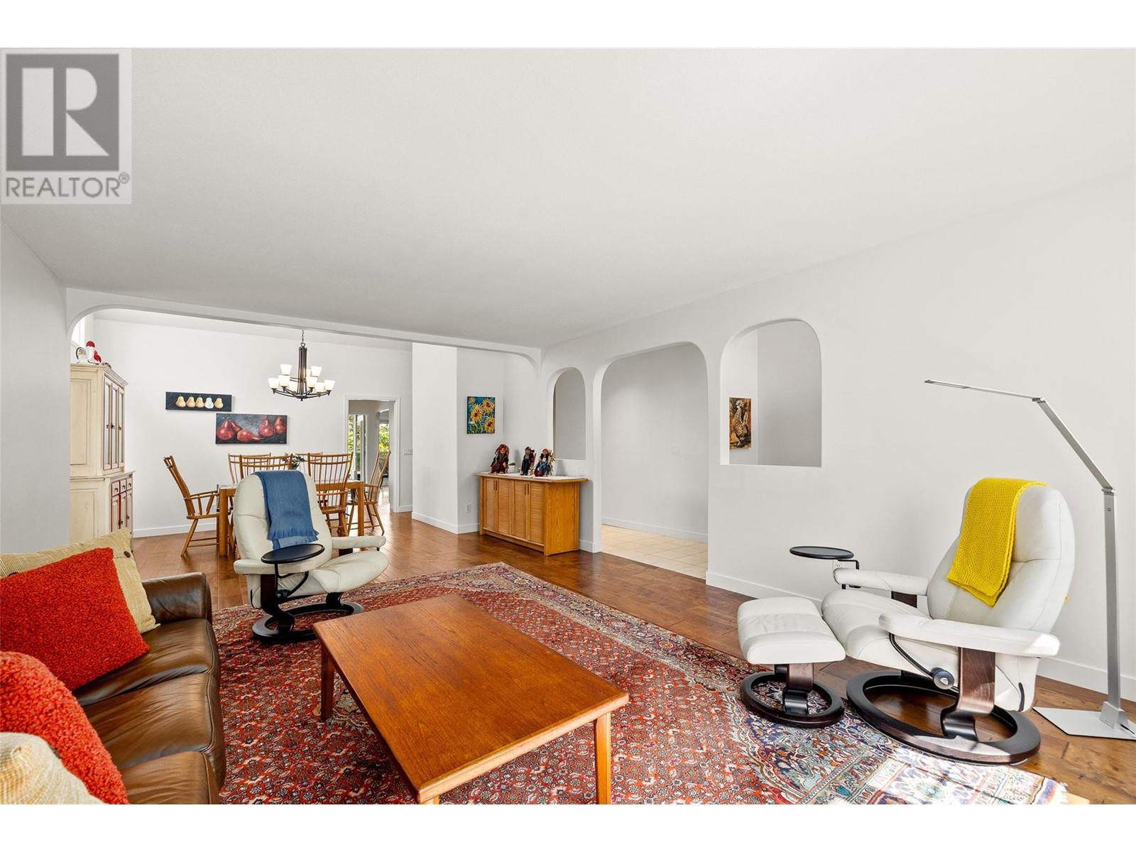 304 650 Lexington Drive, Kelowna