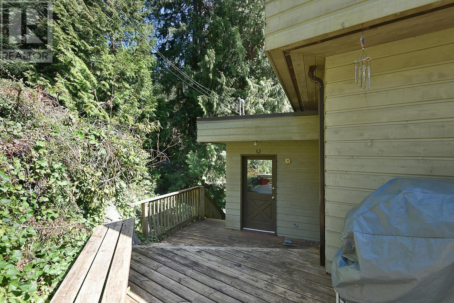 7297 BELLE ROAD, Sechelt