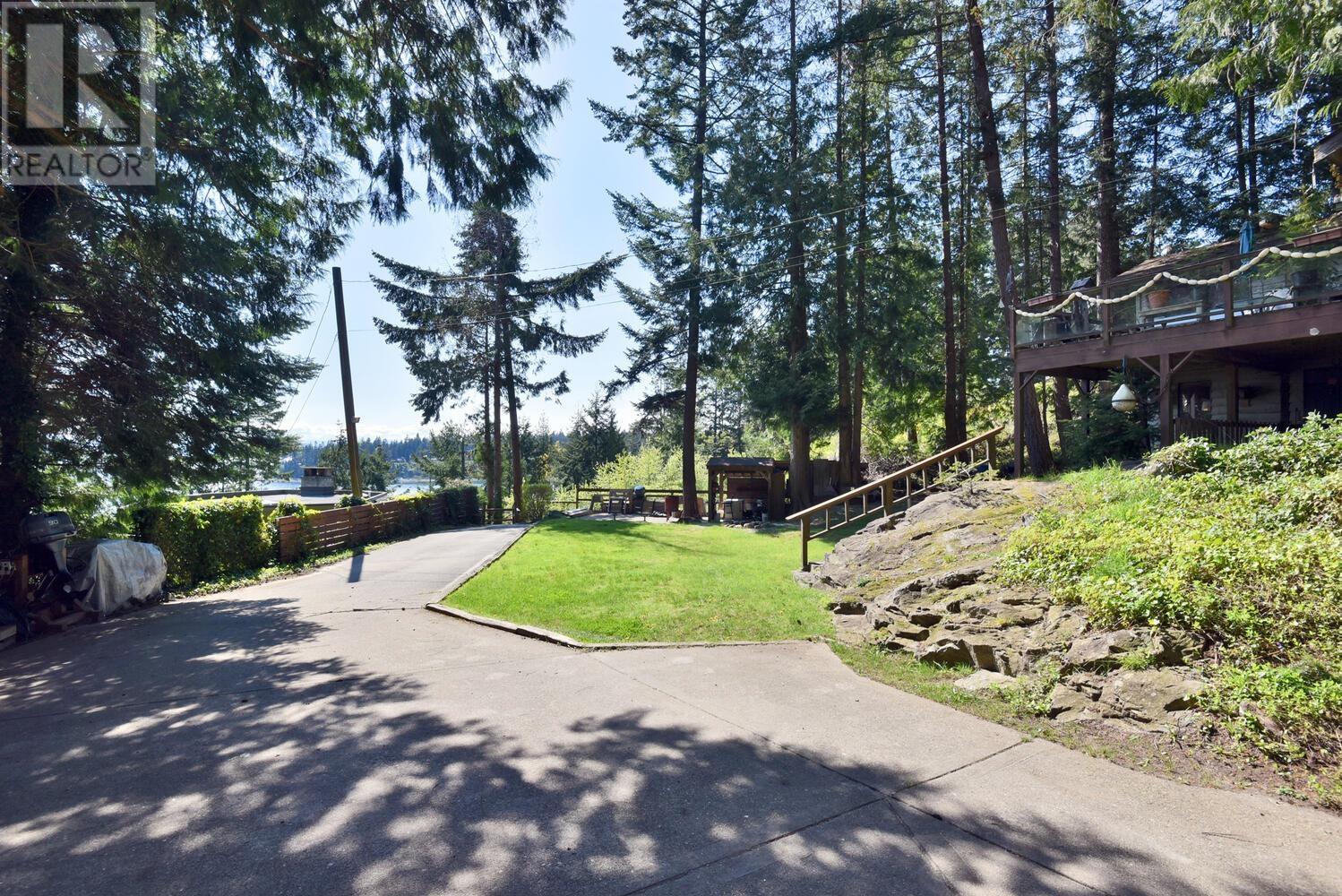 7297 BELLE ROAD, Sechelt