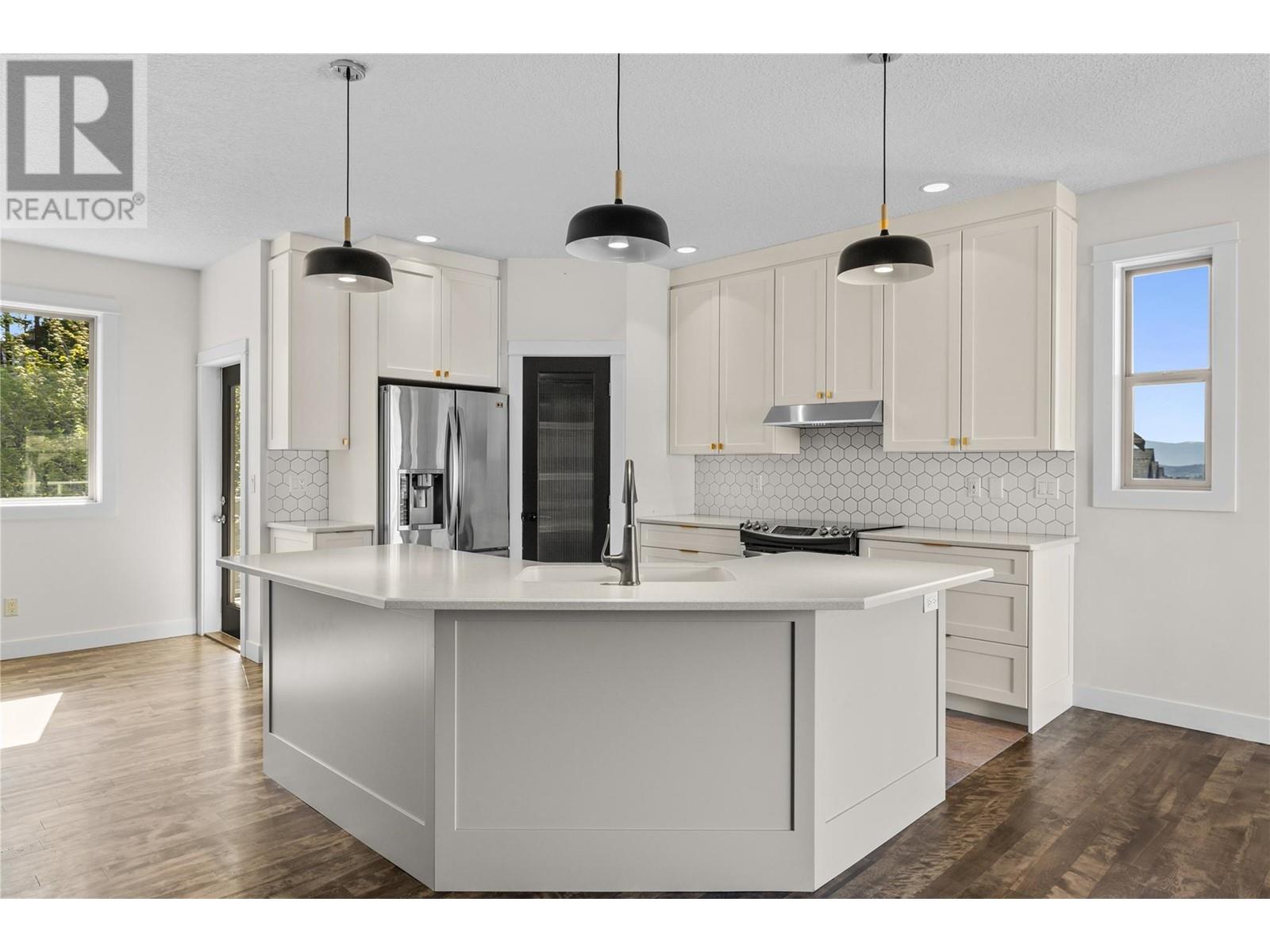  12833 Cliffshore Drive, Lake Country