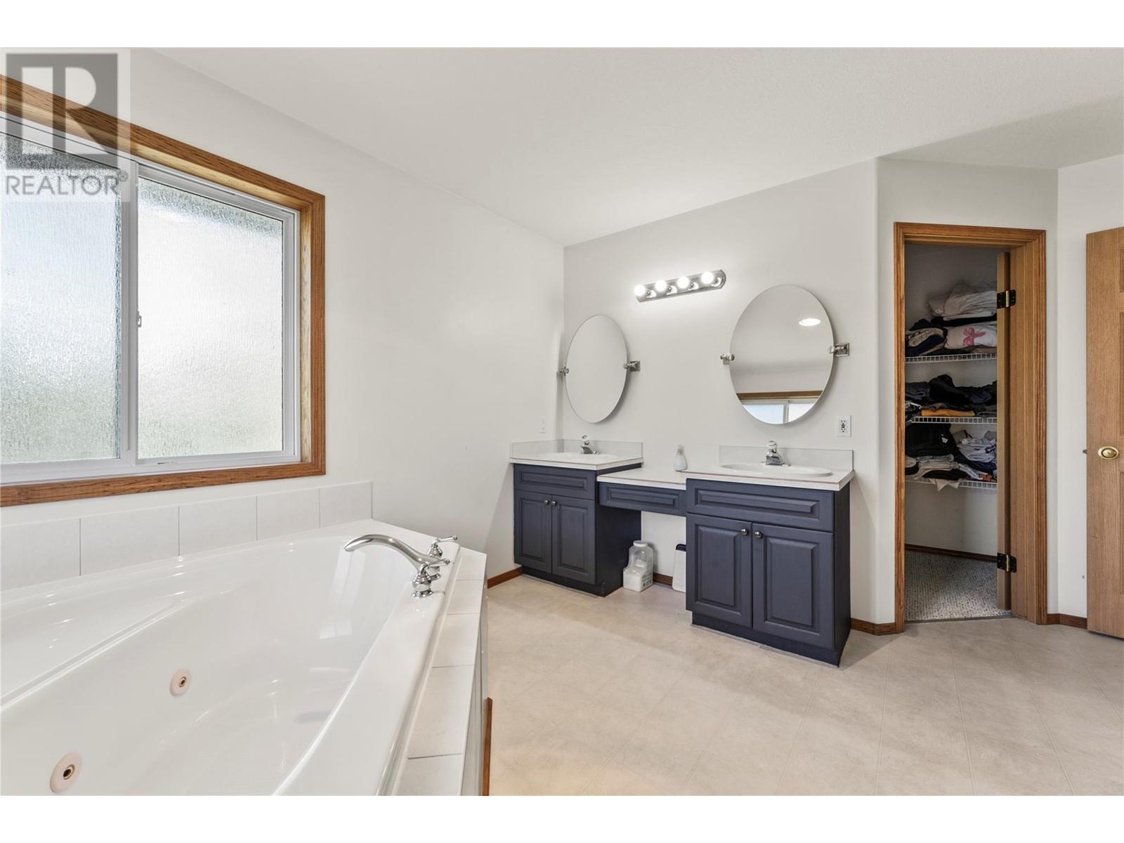  2201 50th Street, Salmon Arm