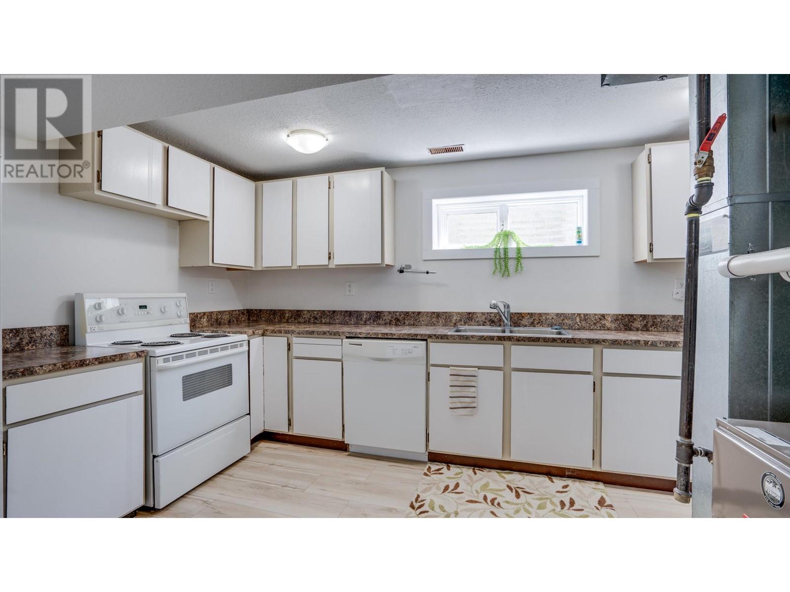  4010 15 Crescent, Vernon