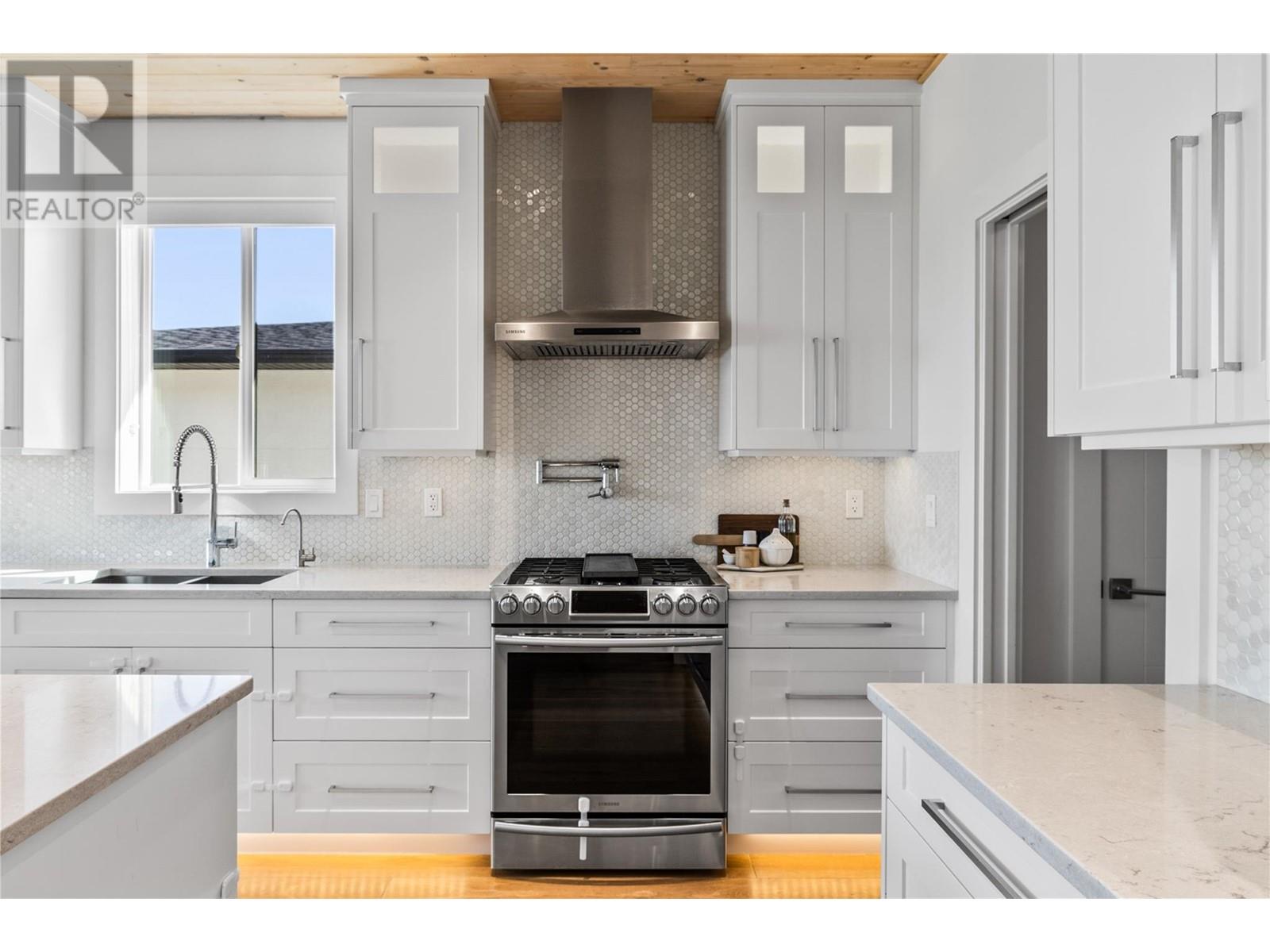  3374 Vineyard View Drive, West Kelowna