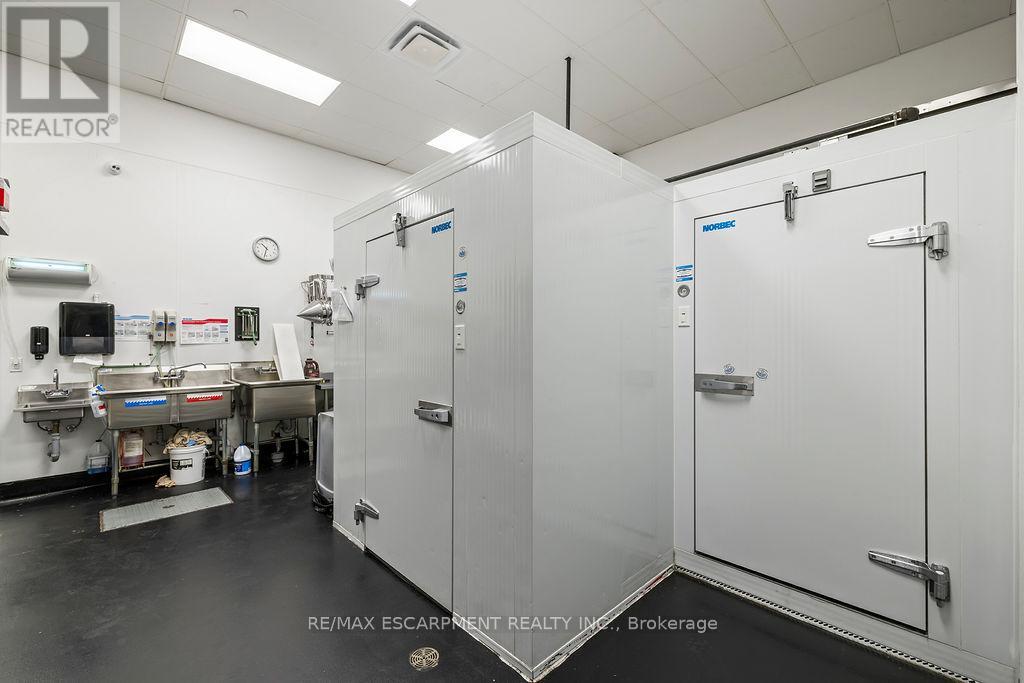 Photo 3 of 1 312 King Street, Barrie ON