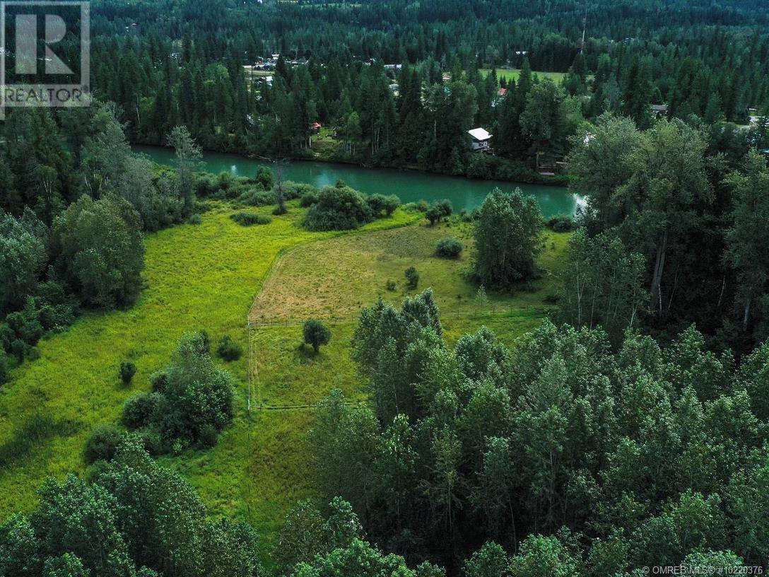 3793 Sommerville-Husted Road, Malakwa