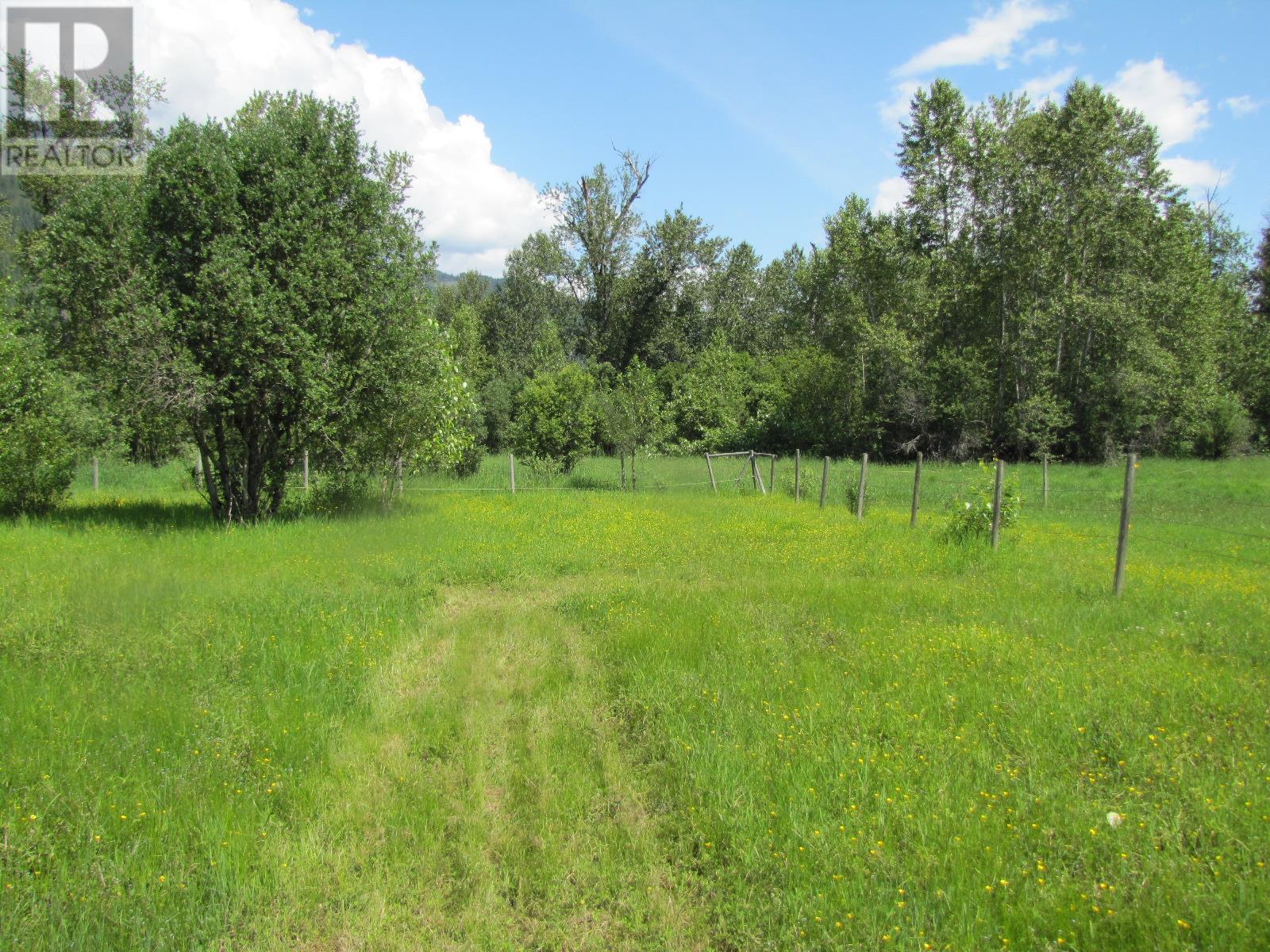  3793 Sommerville-Husted Road, Malakwa