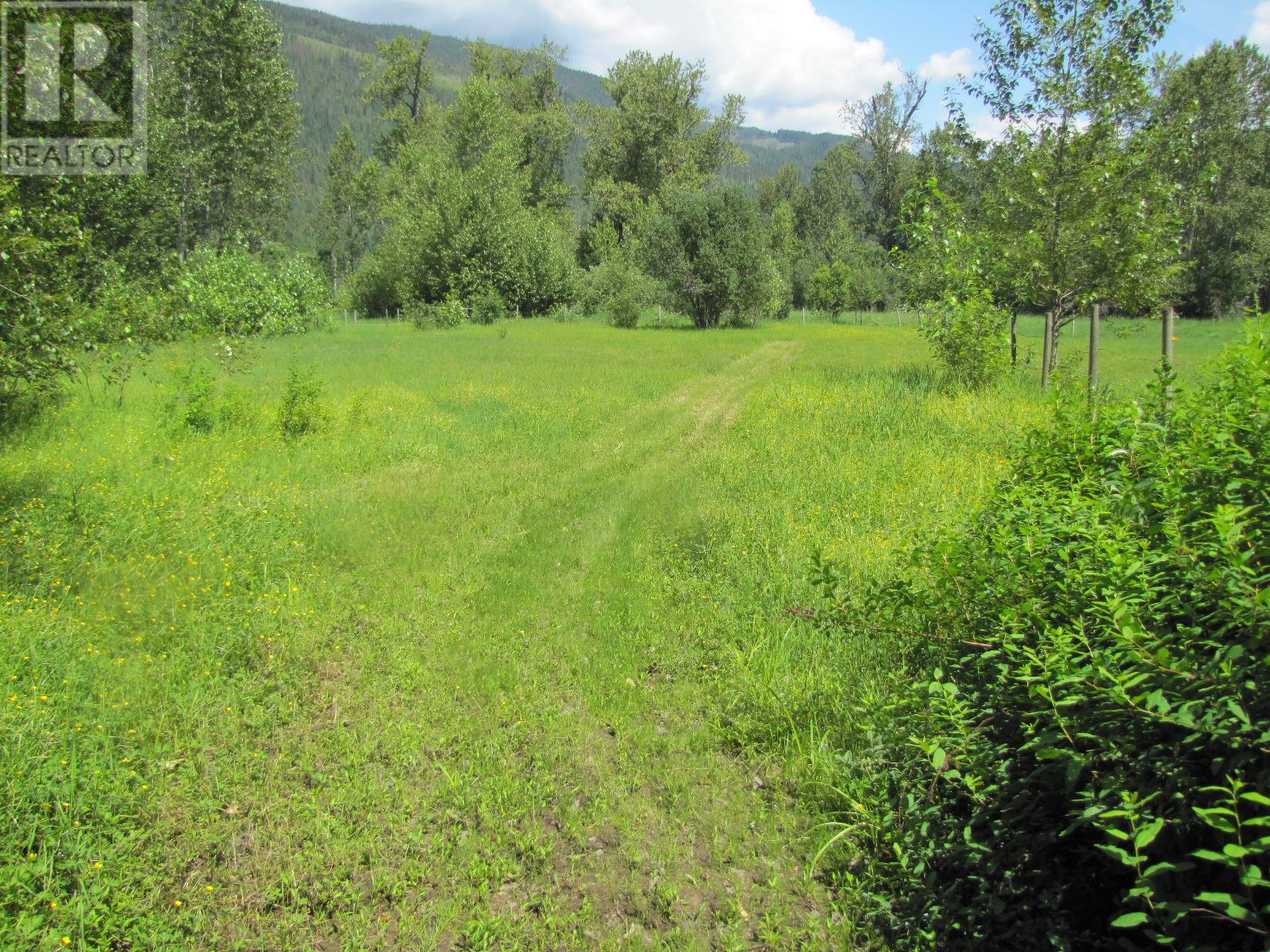  3793 Sommerville-Husted Road, Malakwa