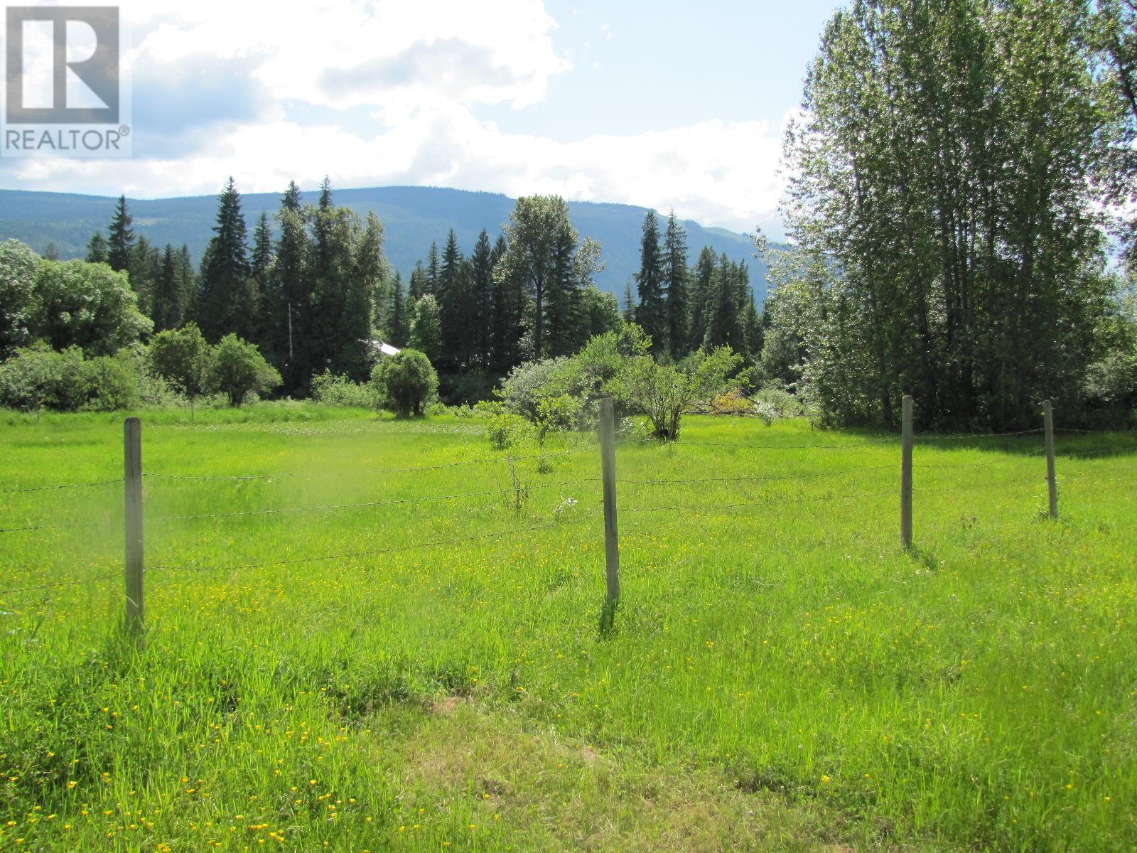  3793 Sommerville-Husted Road, Malakwa
