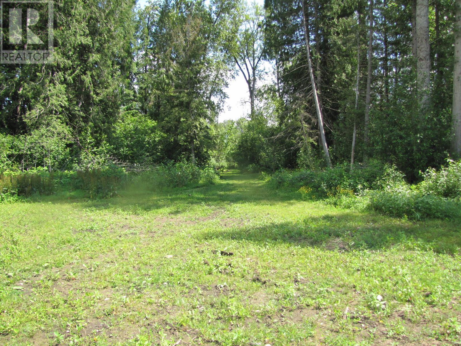  3793 Sommerville-Husted Road, Malakwa