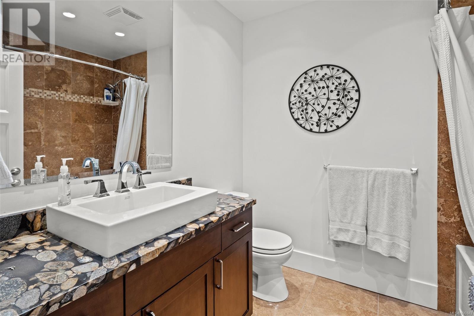  2457 Meadowland Drive, Central Saanich
