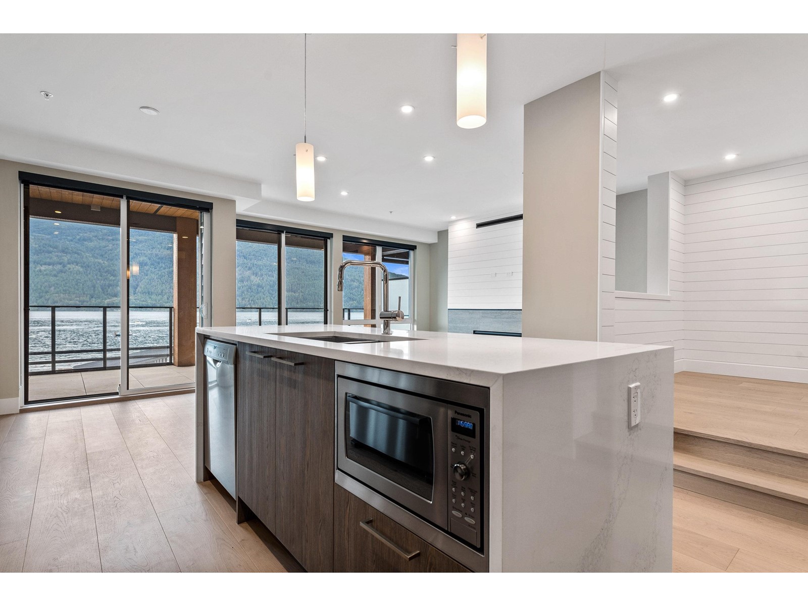 205 3175 COLUMBIA VALLEY ROAD, Cultus Lake North, Cultus Lake
