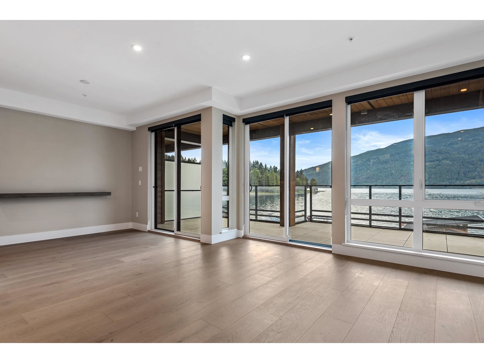 205 3175 COLUMBIA VALLEY ROAD, Cultus Lake North, Cultus Lake