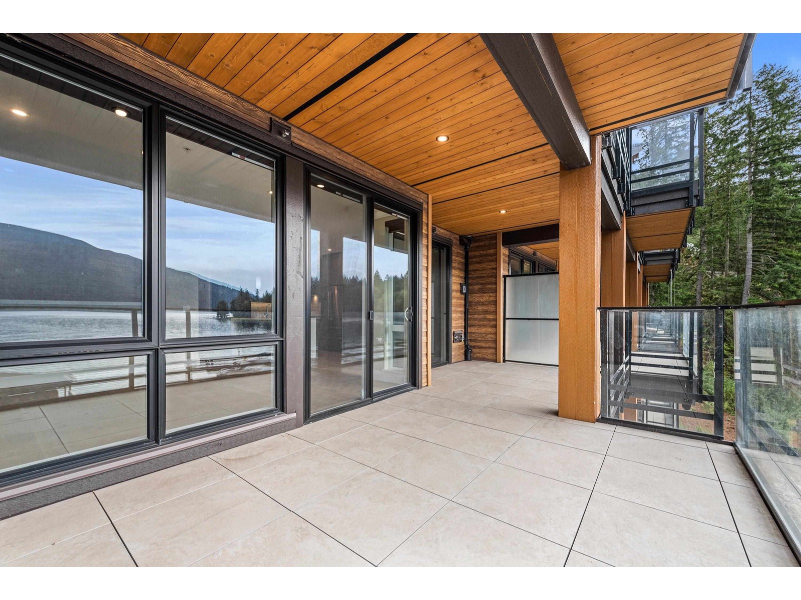 205 3175 COLUMBIA VALLEY ROAD, Cultus Lake North, Cultus Lake
