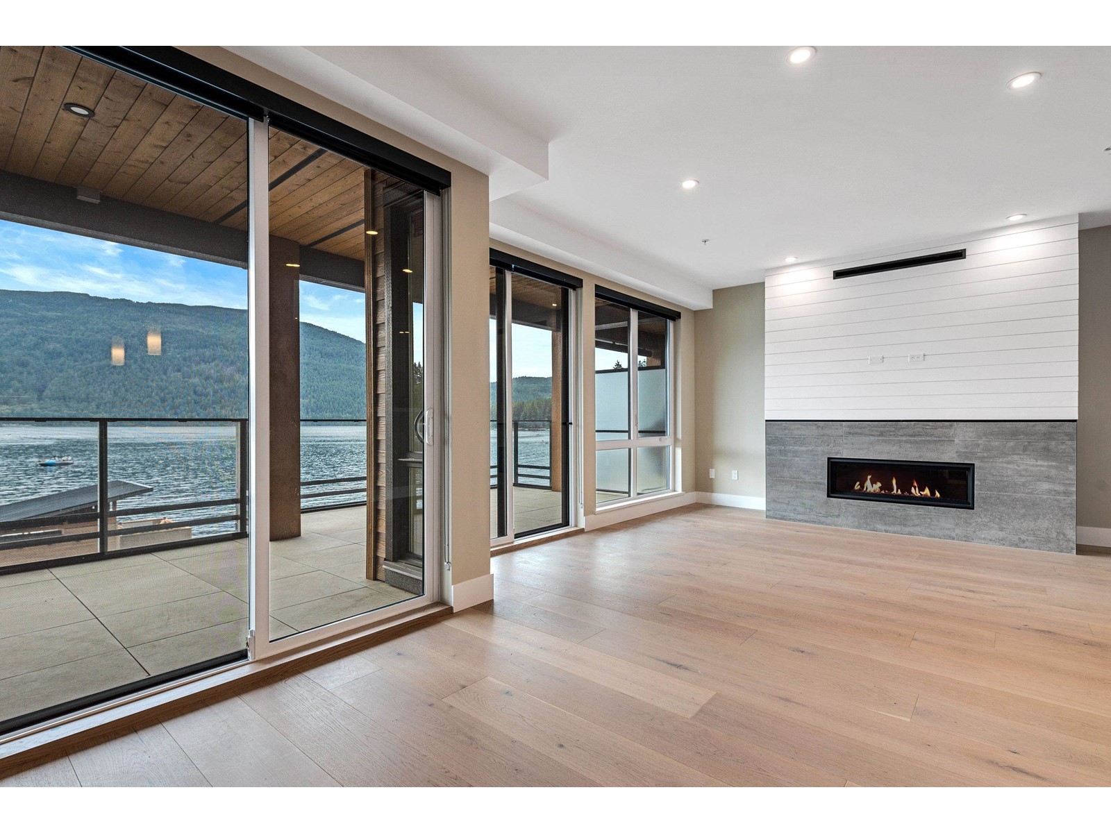 205 3175 COLUMBIA VALLEY ROAD, Cultus Lake North, Cultus Lake
