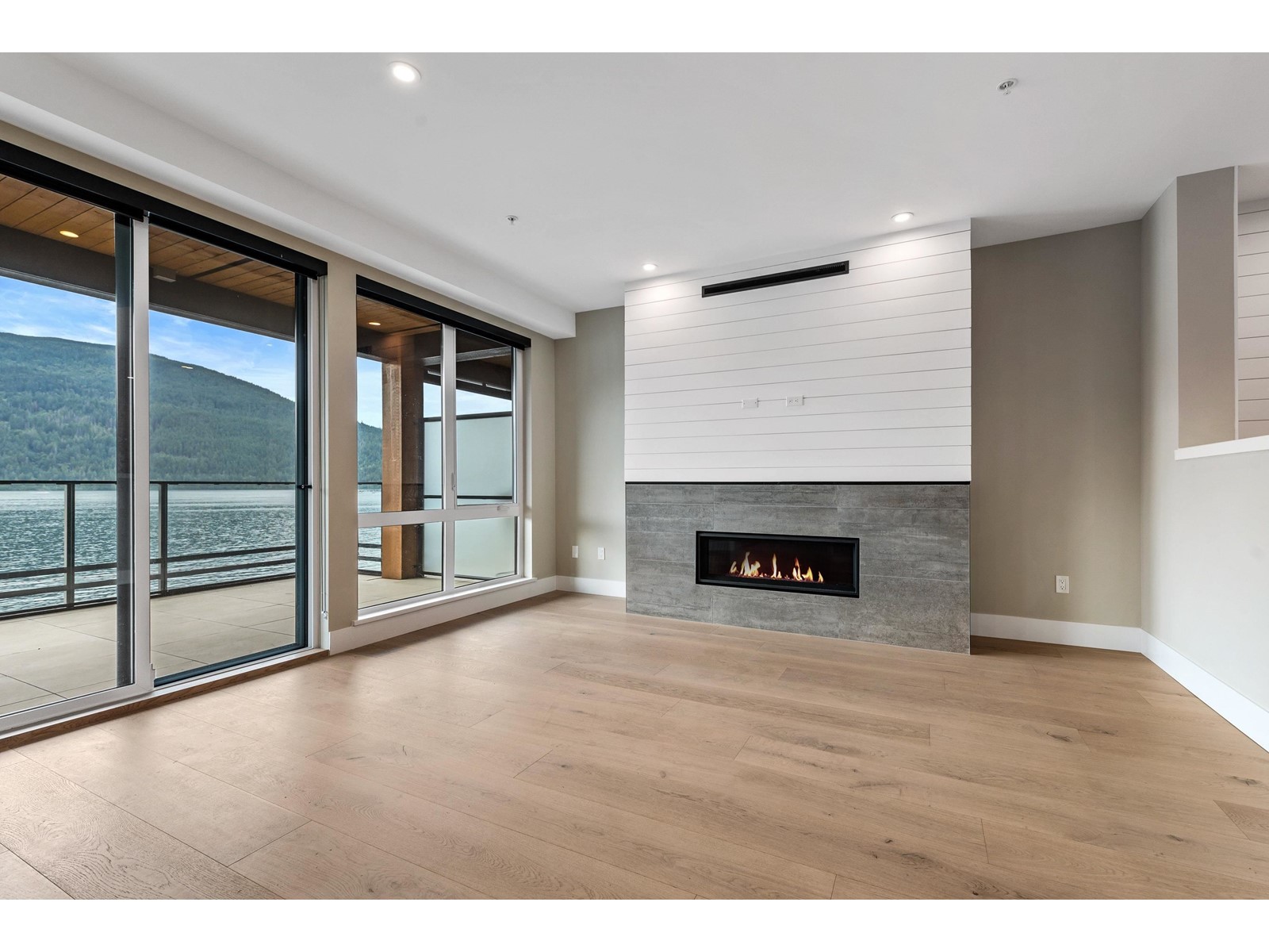 205 3175 COLUMBIA VALLEY ROAD, Cultus Lake North, Cultus Lake