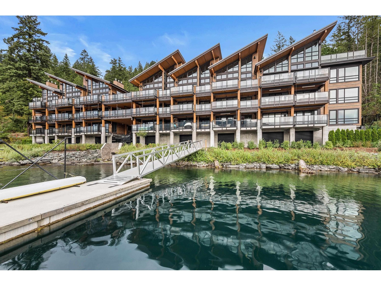 205 3175 COLUMBIA VALLEY ROAD, Cultus Lake North, Cultus Lake