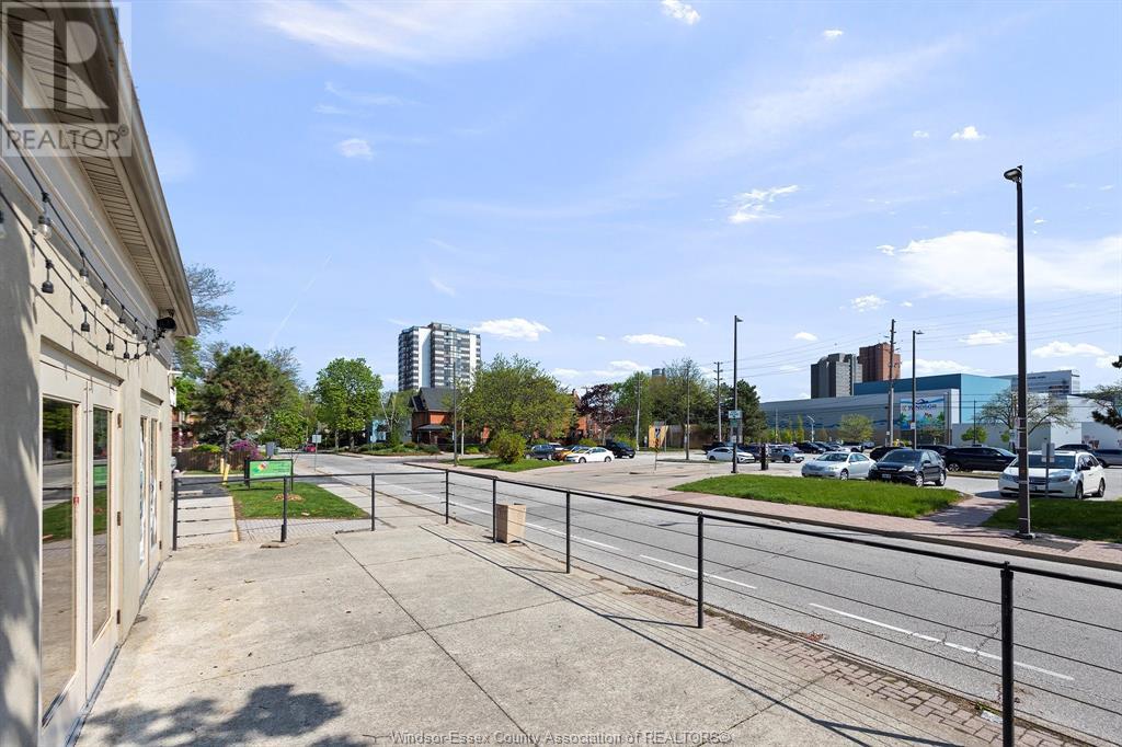 Photo 4 of 620 University Avenue West, Windsor ON