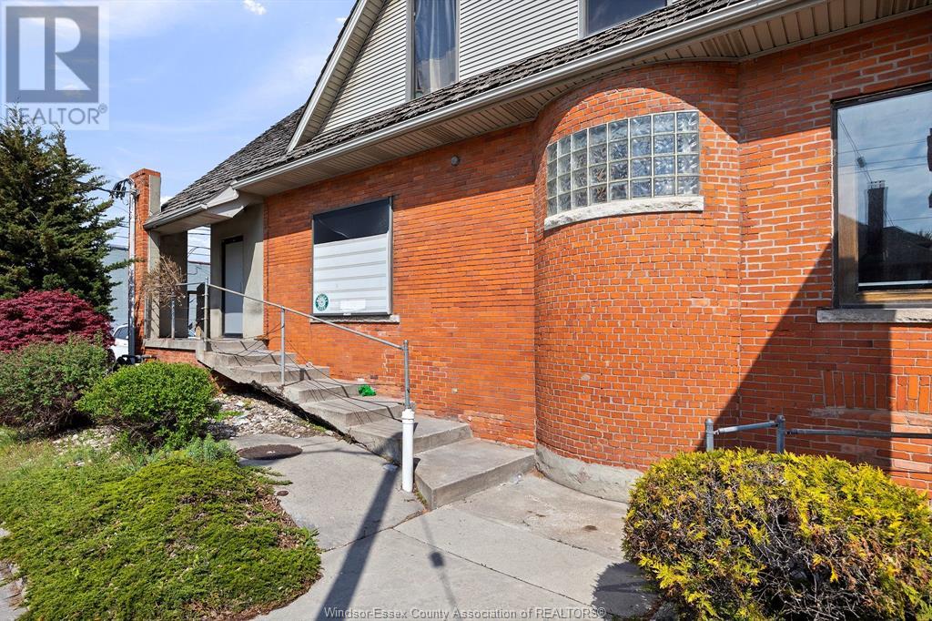 Photo 6 of 620 University Avenue West, Windsor ON