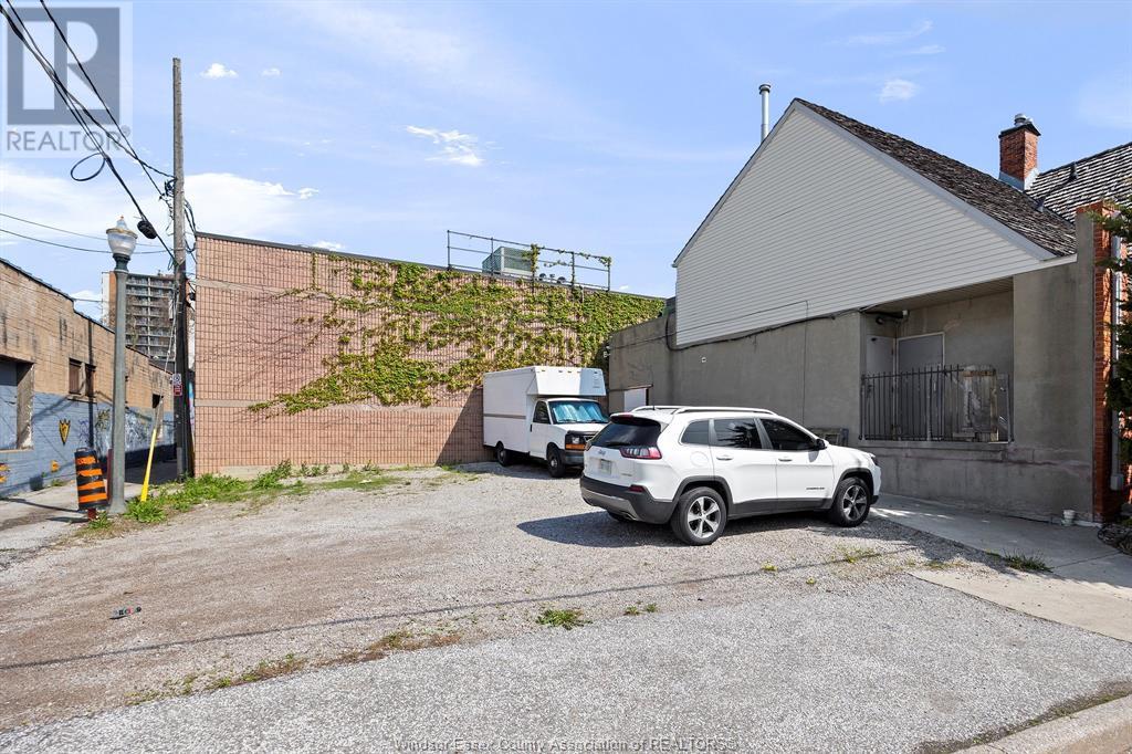 Photo 8 of 620 University Avenue West, Windsor ON