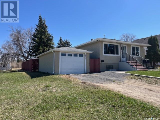 Photo 2 of 2017 York Street, Regina SK