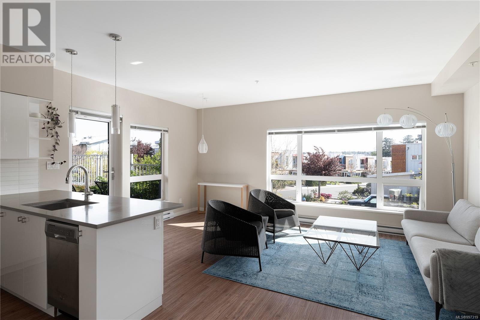 110 785 Tyee Road, Victoria