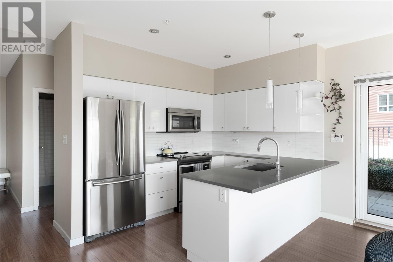 110 785 Tyee Road, Victoria