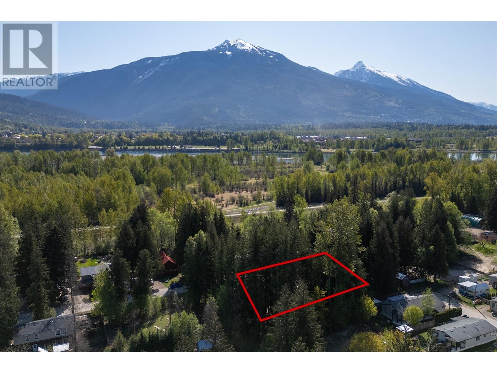 941 Pigeon Road, Revelstoke