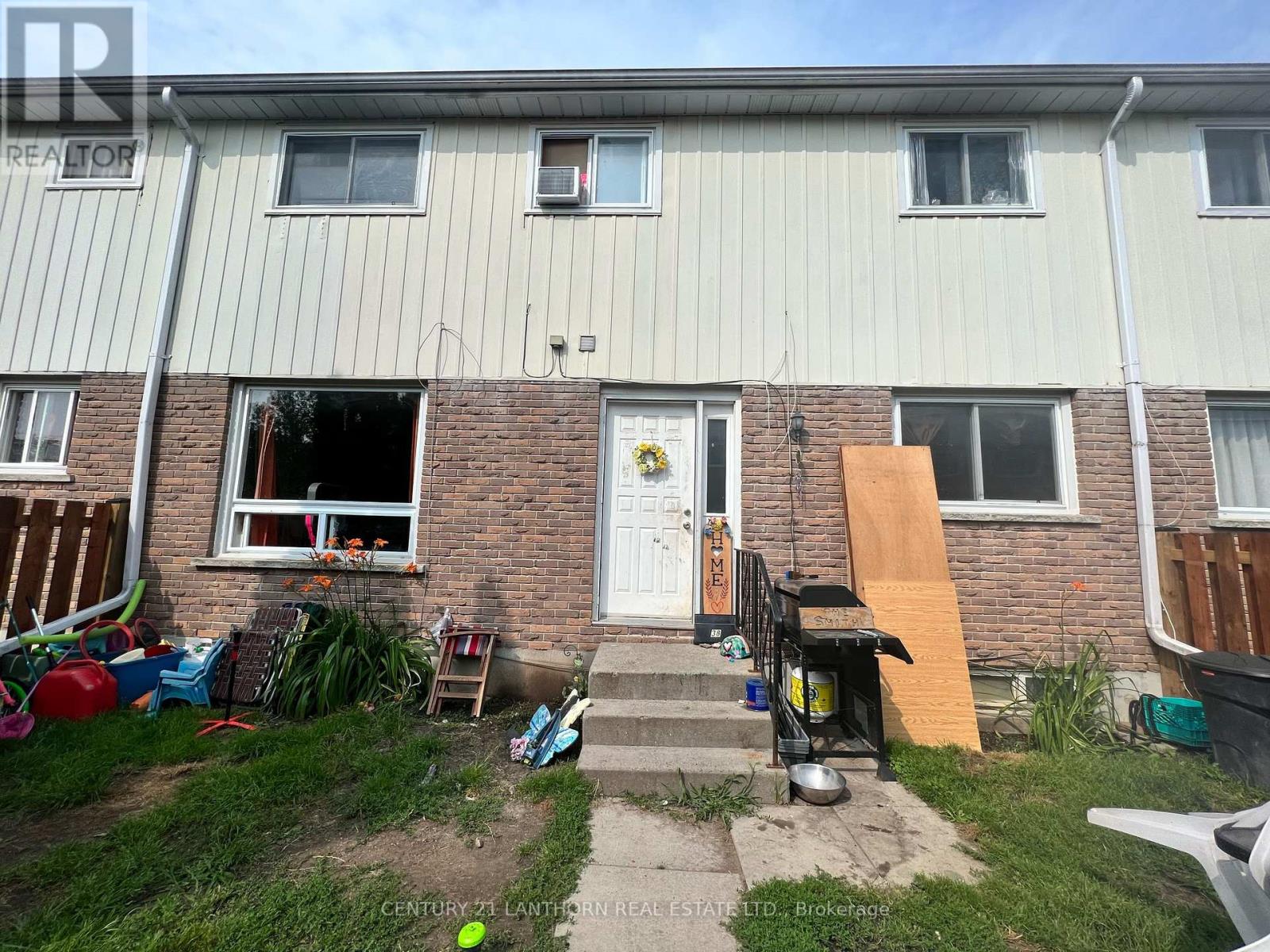 Photo 2 of 38 19 Tracey Park Drive, Belleville ON
