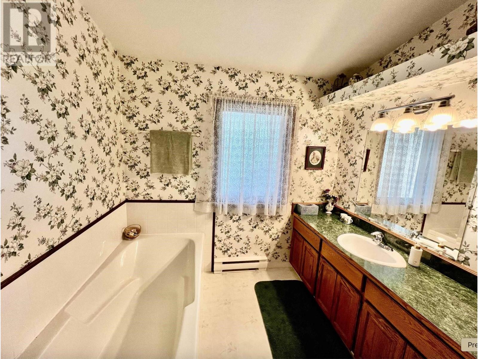 5790 TIMOTHY LAKE ROAD, Lac La Hache