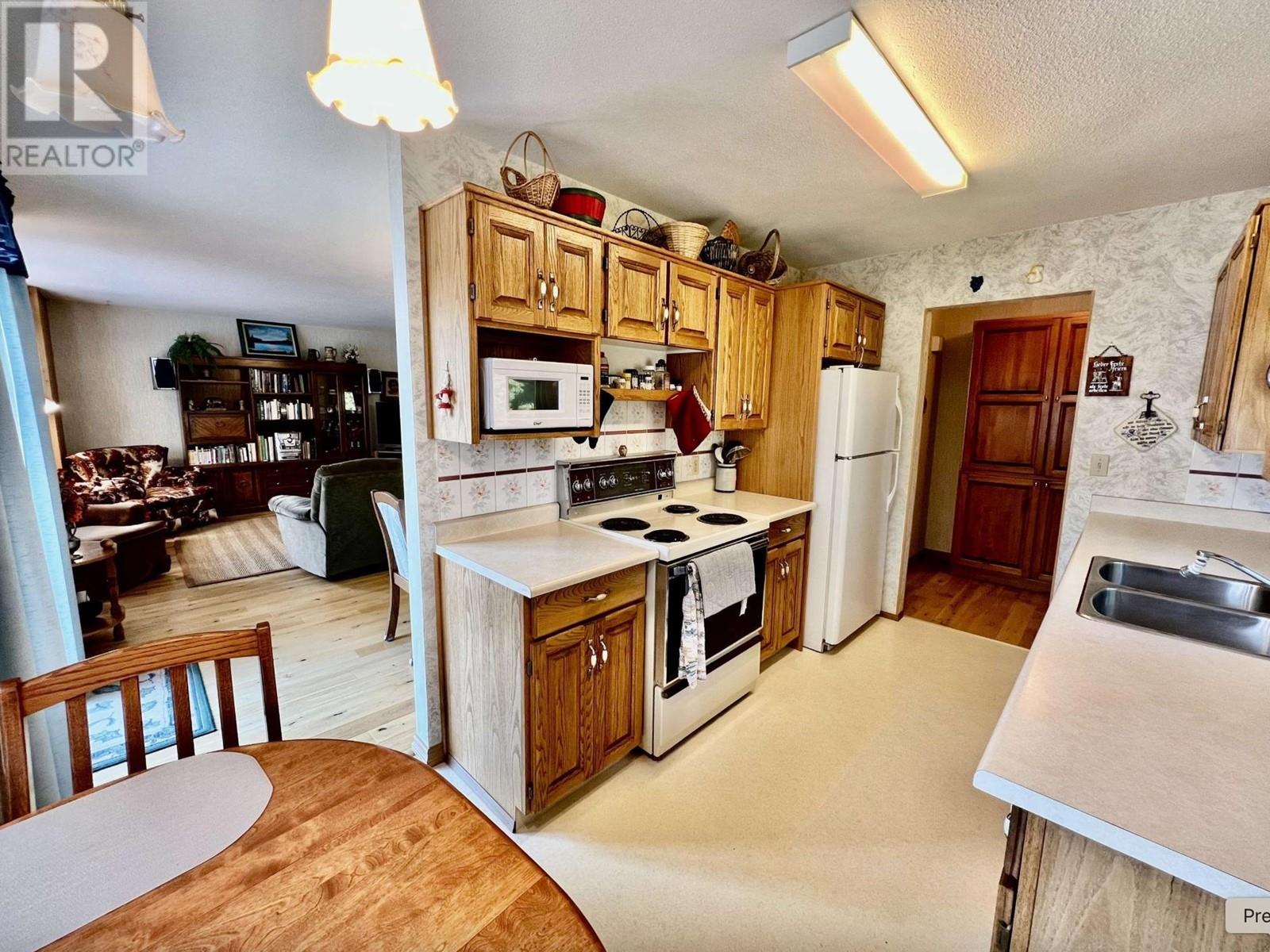 5790 TIMOTHY LAKE ROAD, Lac La Hache