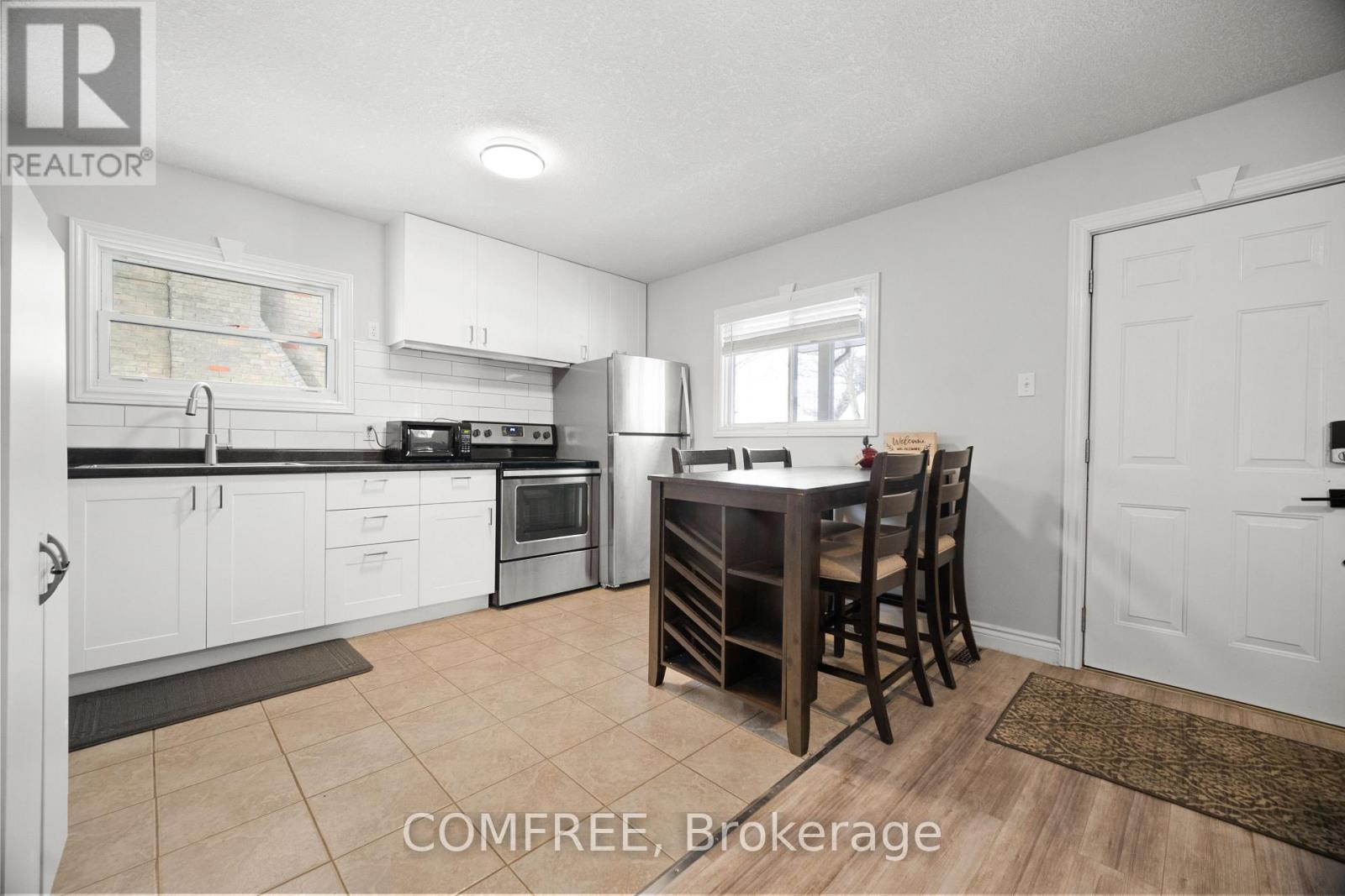 190 RATHOWEN STREET - 10