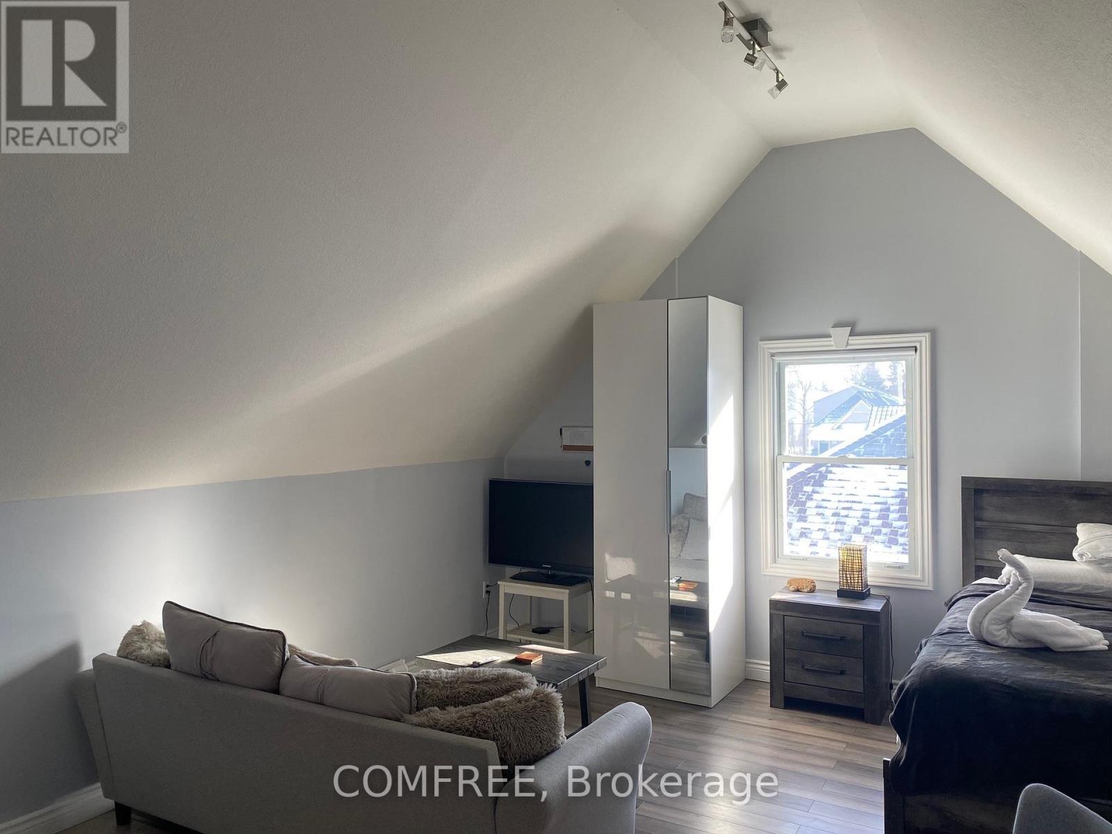 190 RATHOWEN STREET - 21