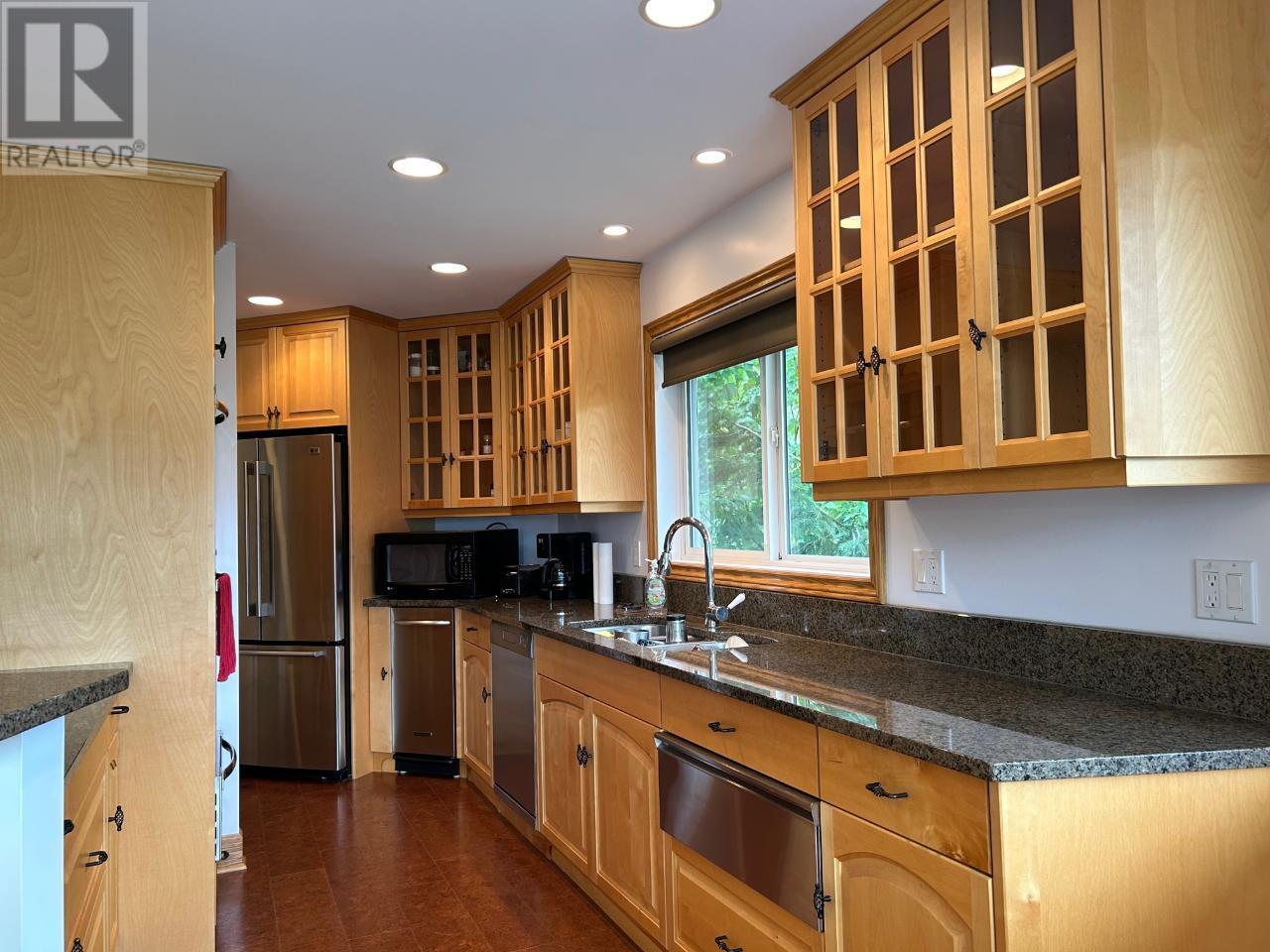 245 Rainbow Ridge Road, Procter